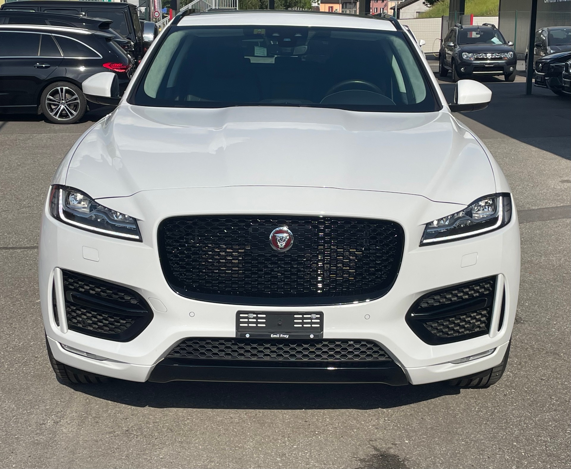 JAGUAR F-Pace 25t 2.0 R-Sport AWD Automatik-image-0