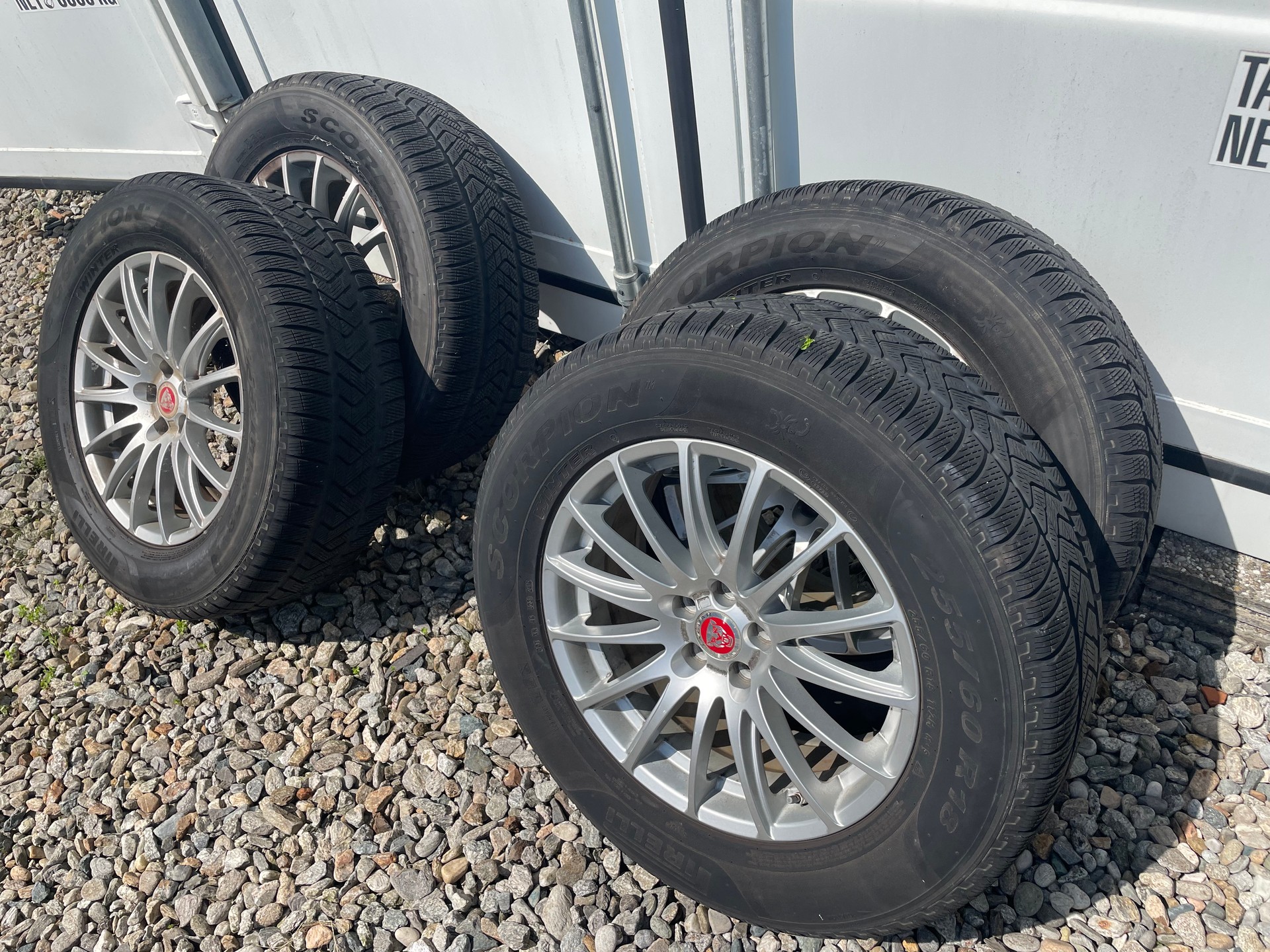 JAGUAR F-Pace 25t 2.0 R-Sport AWD Automatik-image-15