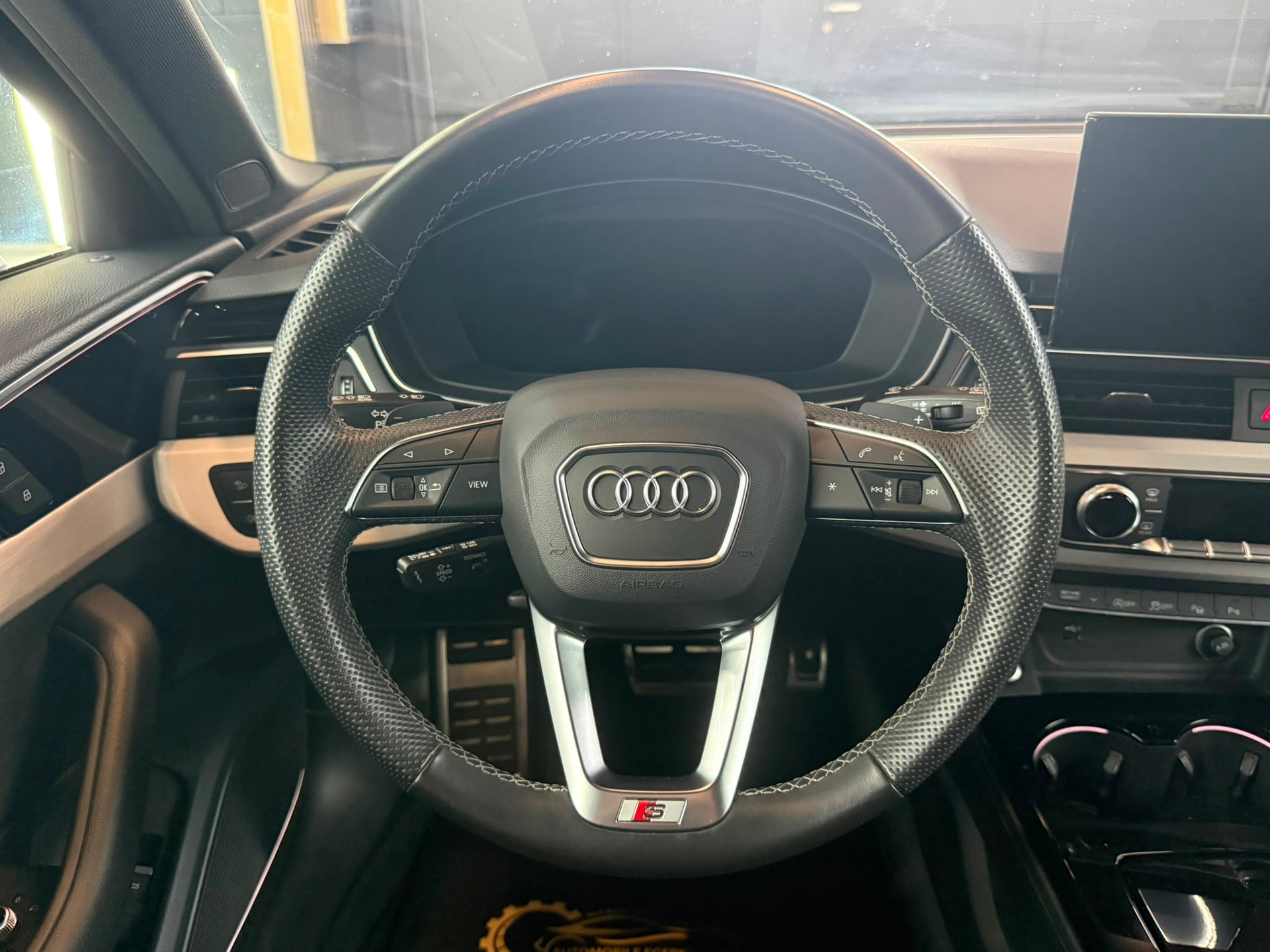 AUDI A4 Avant 40 TDI S line Attraction quattro S-tronic-image-13