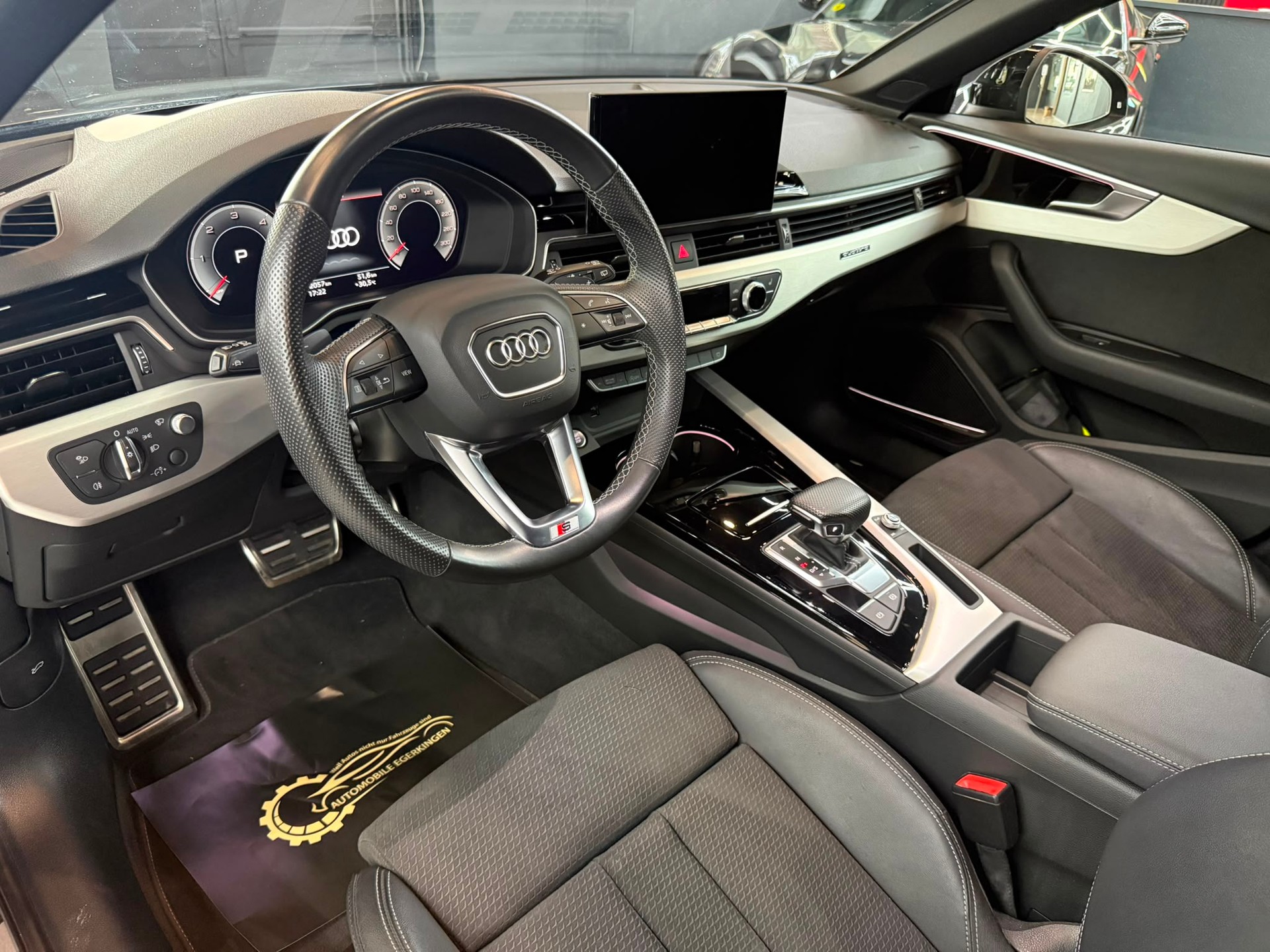 AUDI A4 Avant 40 TDI S line Attraction quattro S-tronic-image-8