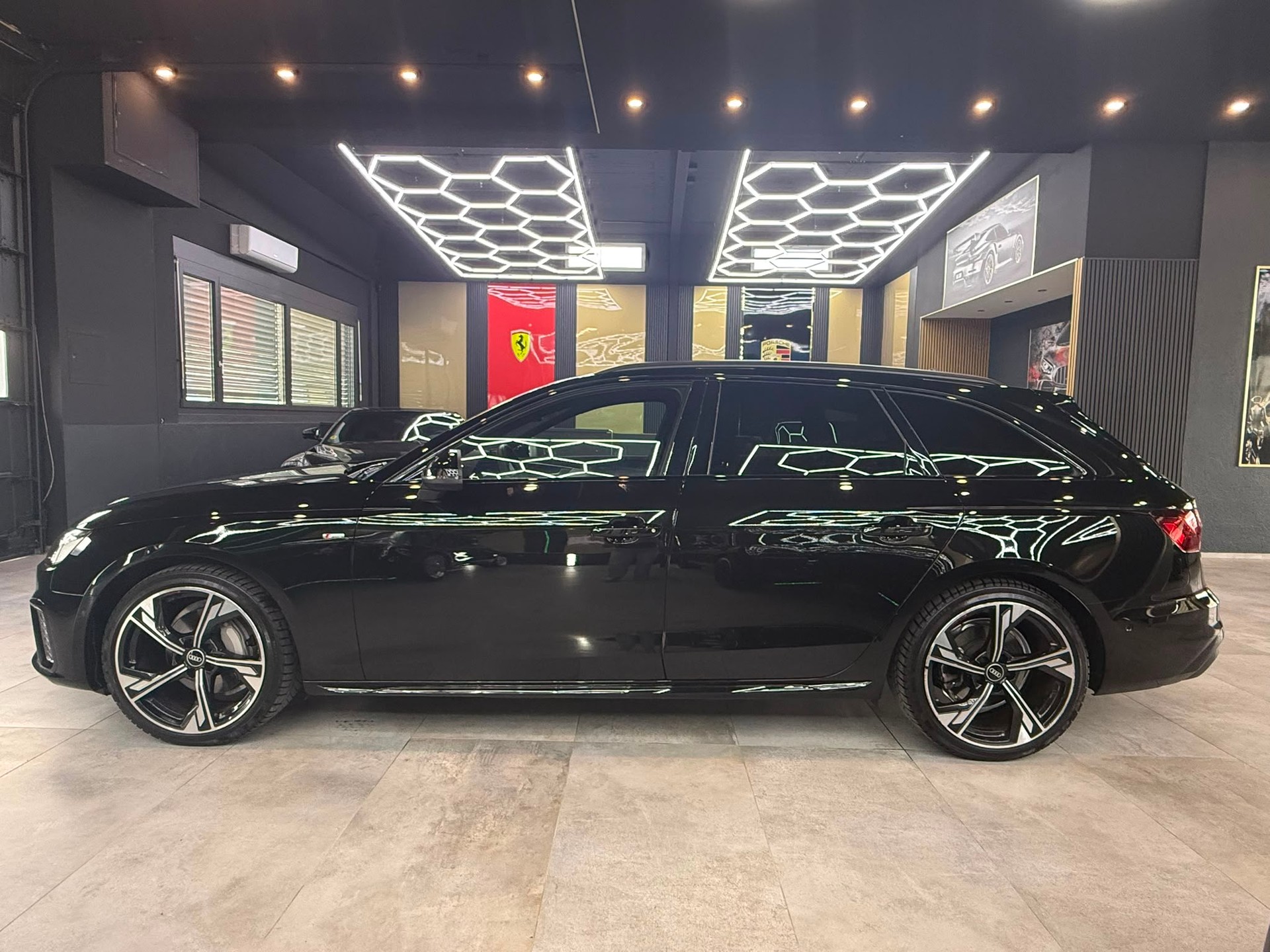 AUDI A4 Avant 40 TDI S line Attraction quattro S-tronic-image-7