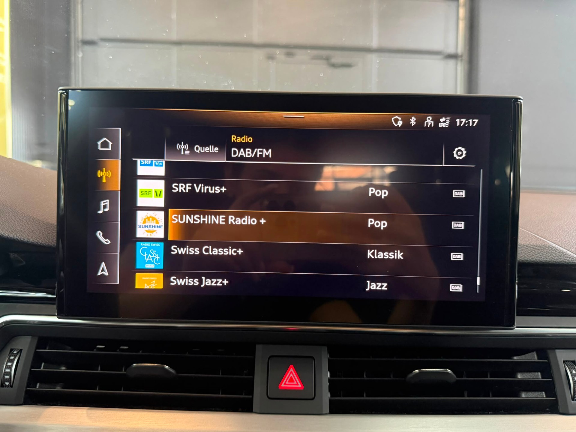 AUDI A4 Avant 40 TDI S line Attraction quattro S-tronic-image-17