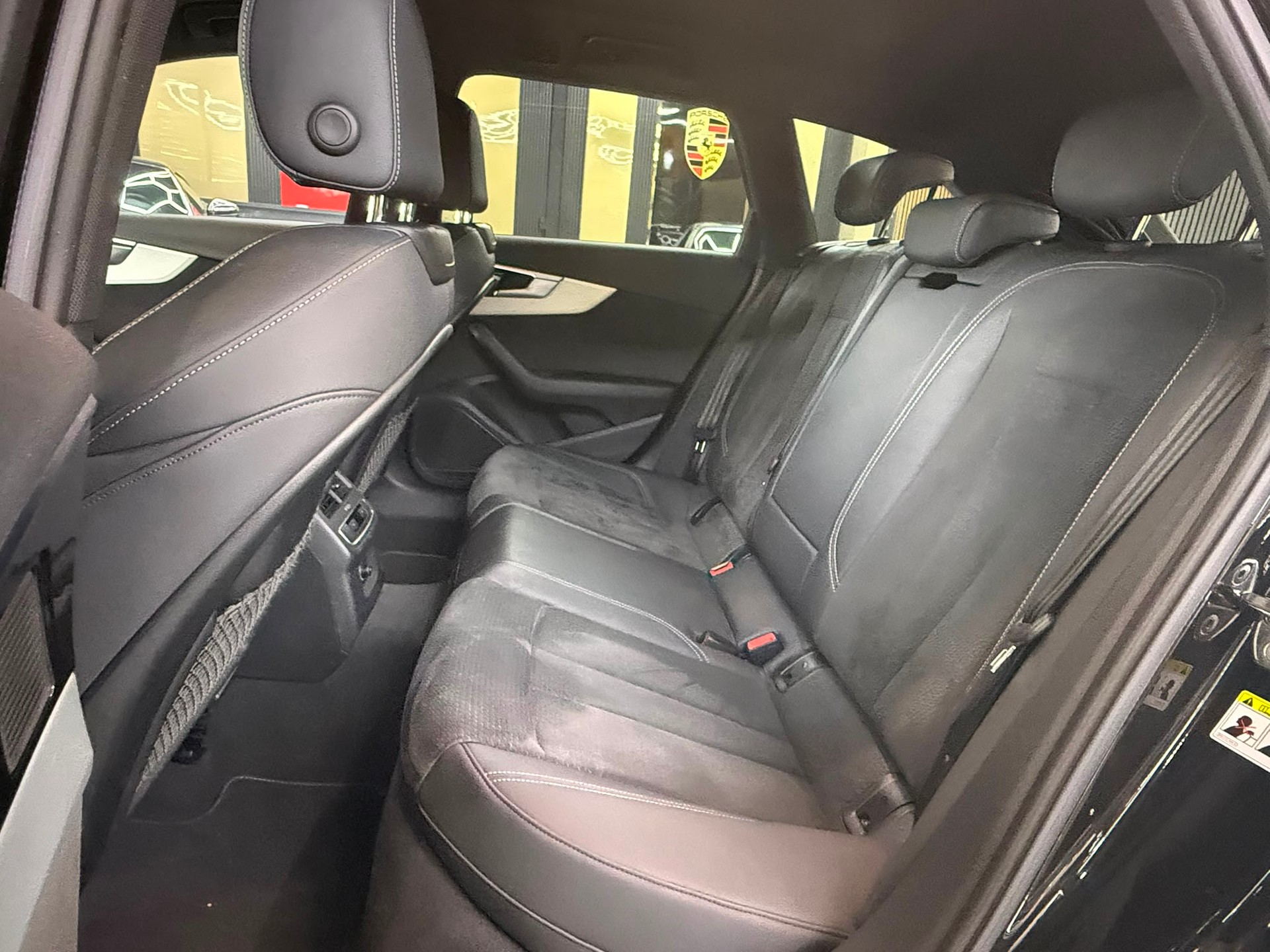 AUDI A4 Avant 40 TDI S line Attraction quattro S-tronic-image-14