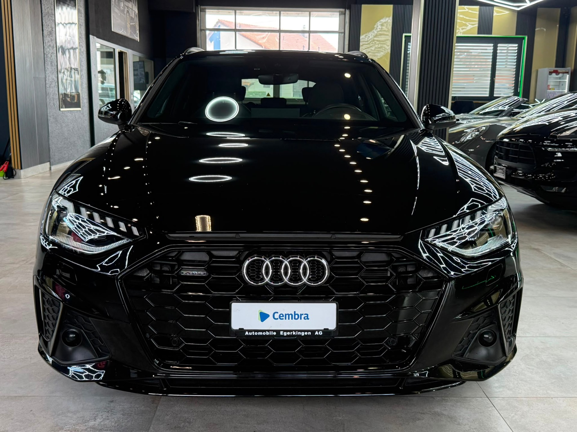 AUDI A4 Avant 40 TDI S line Attraction quattro S-tronic-showroom-element-1