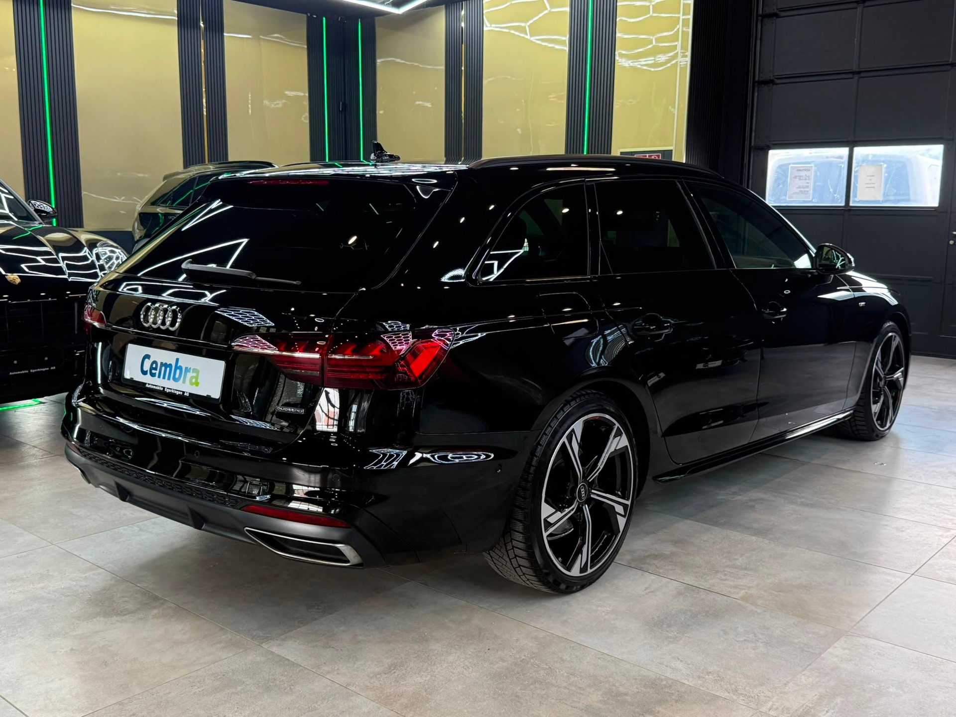 AUDI A4 Avant 40 TDI S line Attraction quattro S-tronic-image-4