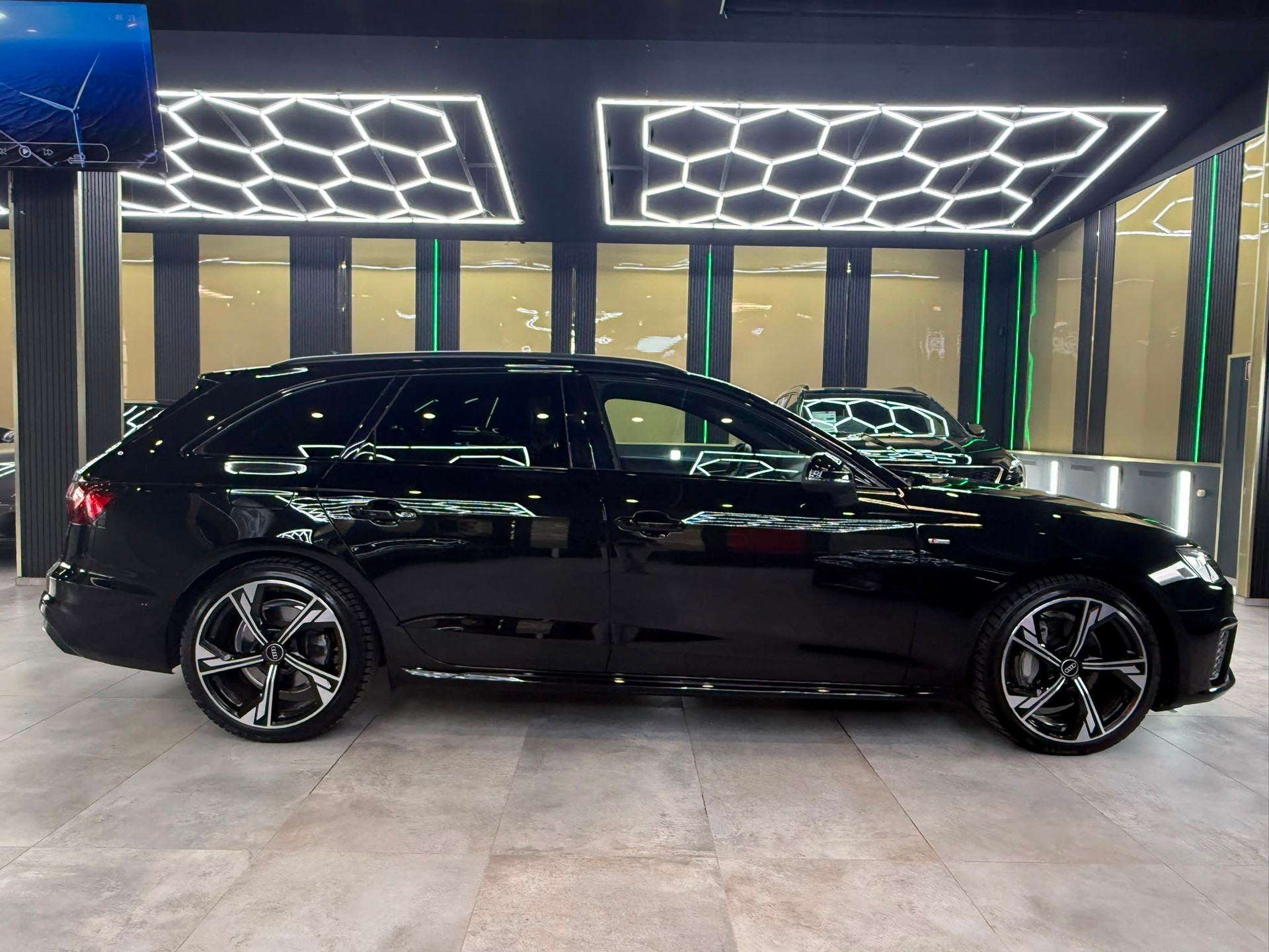AUDI A4 Avant 40 TDI S line Attraction quattro S-tronic-showroom-element-3
