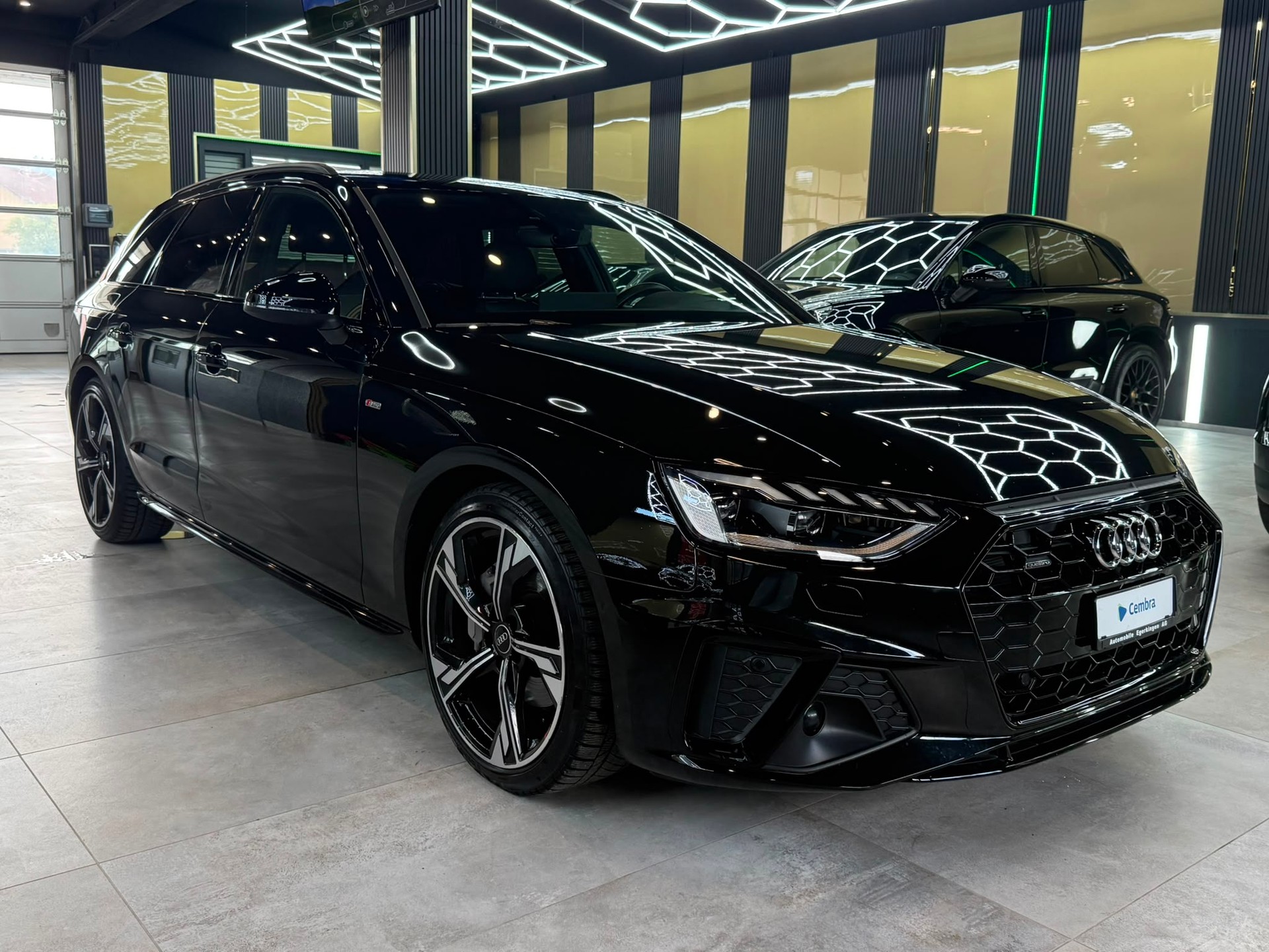 AUDI A4 Avant 40 TDI S line Attraction quattro S-tronic-showroom-element-2