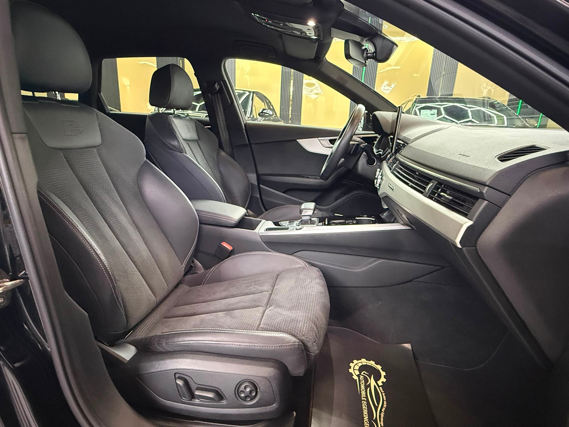 AUDI A4 Avant 40 TDI S line Attraction quattro S-tronic-image-11