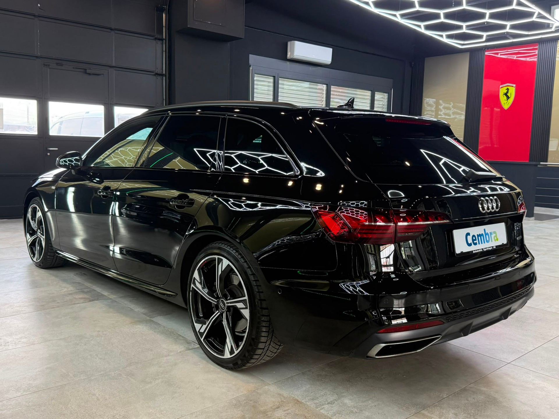 AUDI A4 Avant 40 TDI S line Attraction quattro S-tronic-image-6