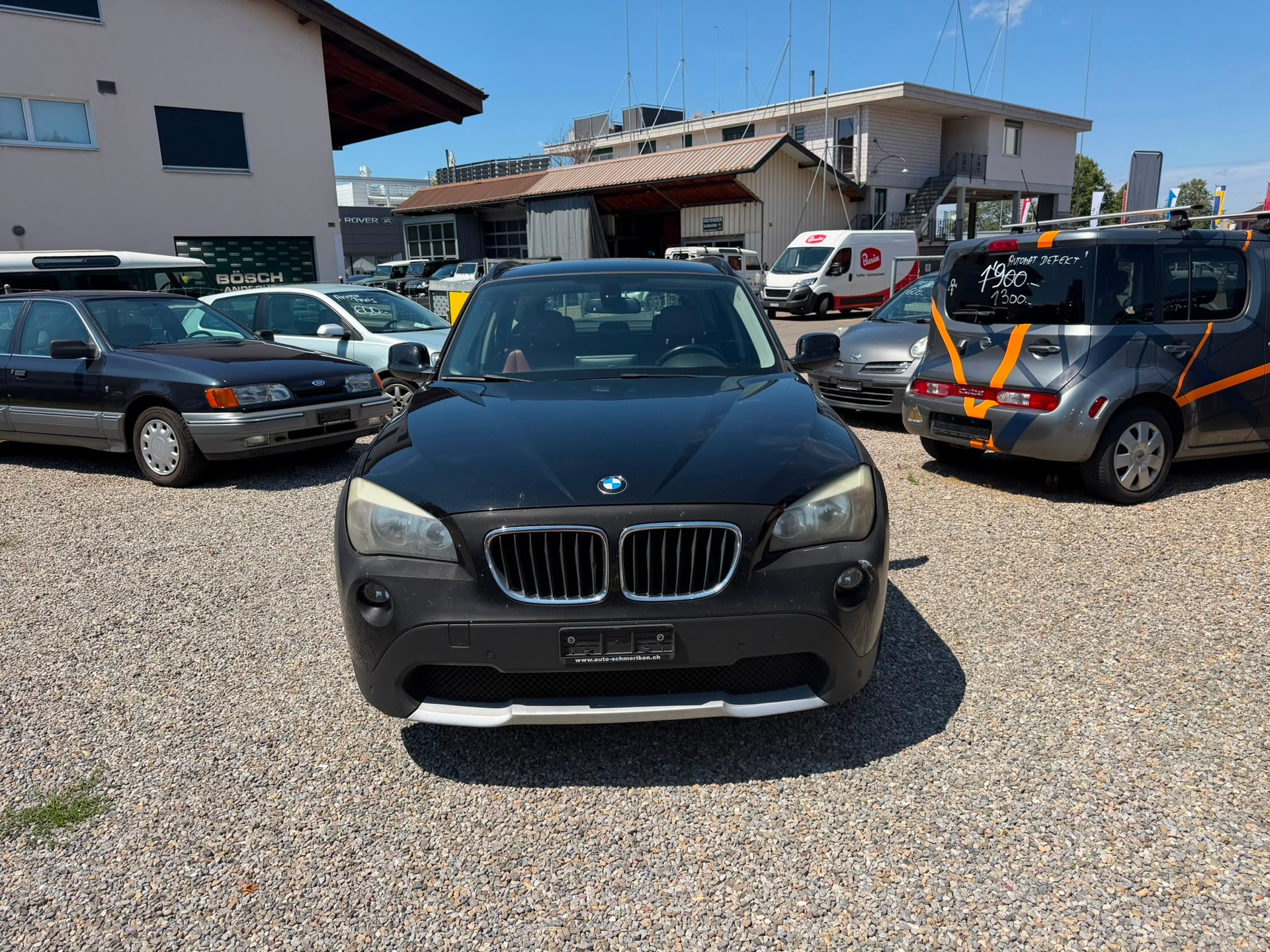 BMW X1 xDrive 18d-showroom-element-1