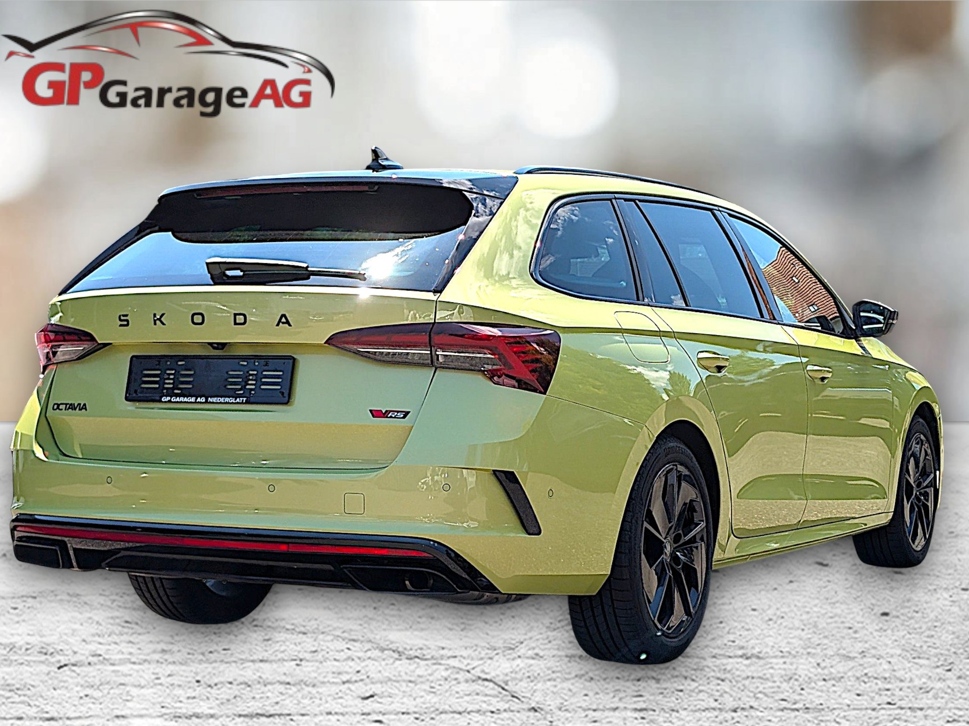 SKODA Octavia Combi 2.0 TSI DSG RS-image-4