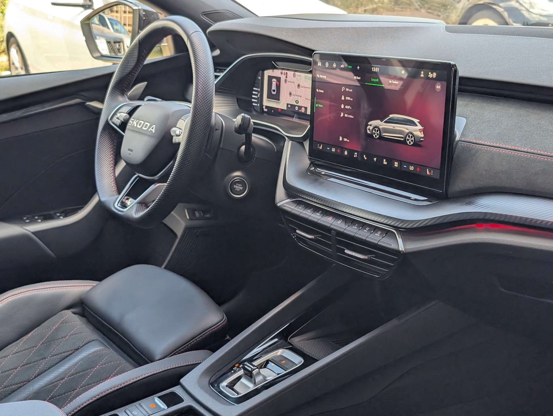 SKODA Octavia Combi 2.0 TSI DSG RS-image-17