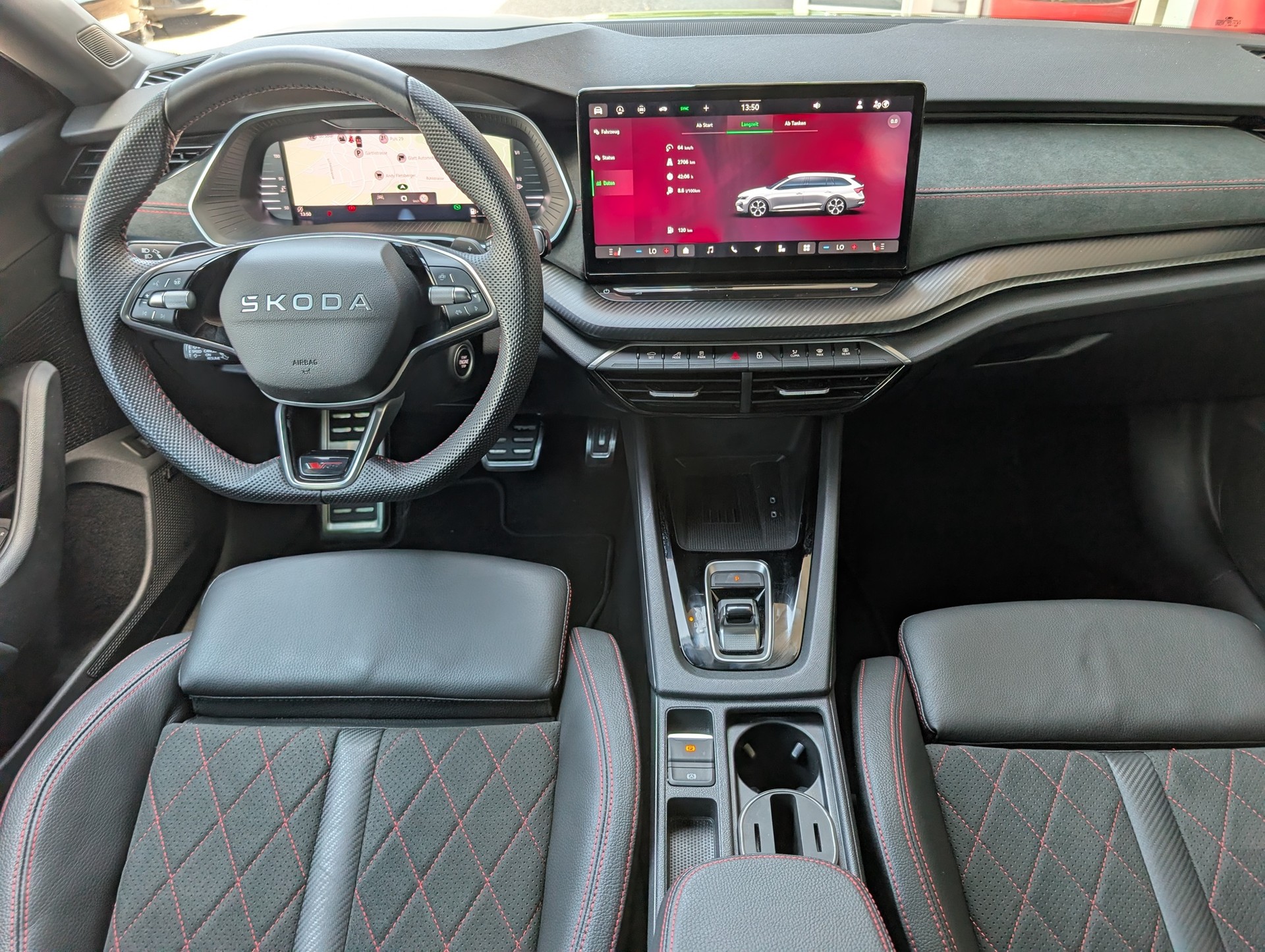 SKODA Octavia Combi 2.0 TSI DSG RS-image-13