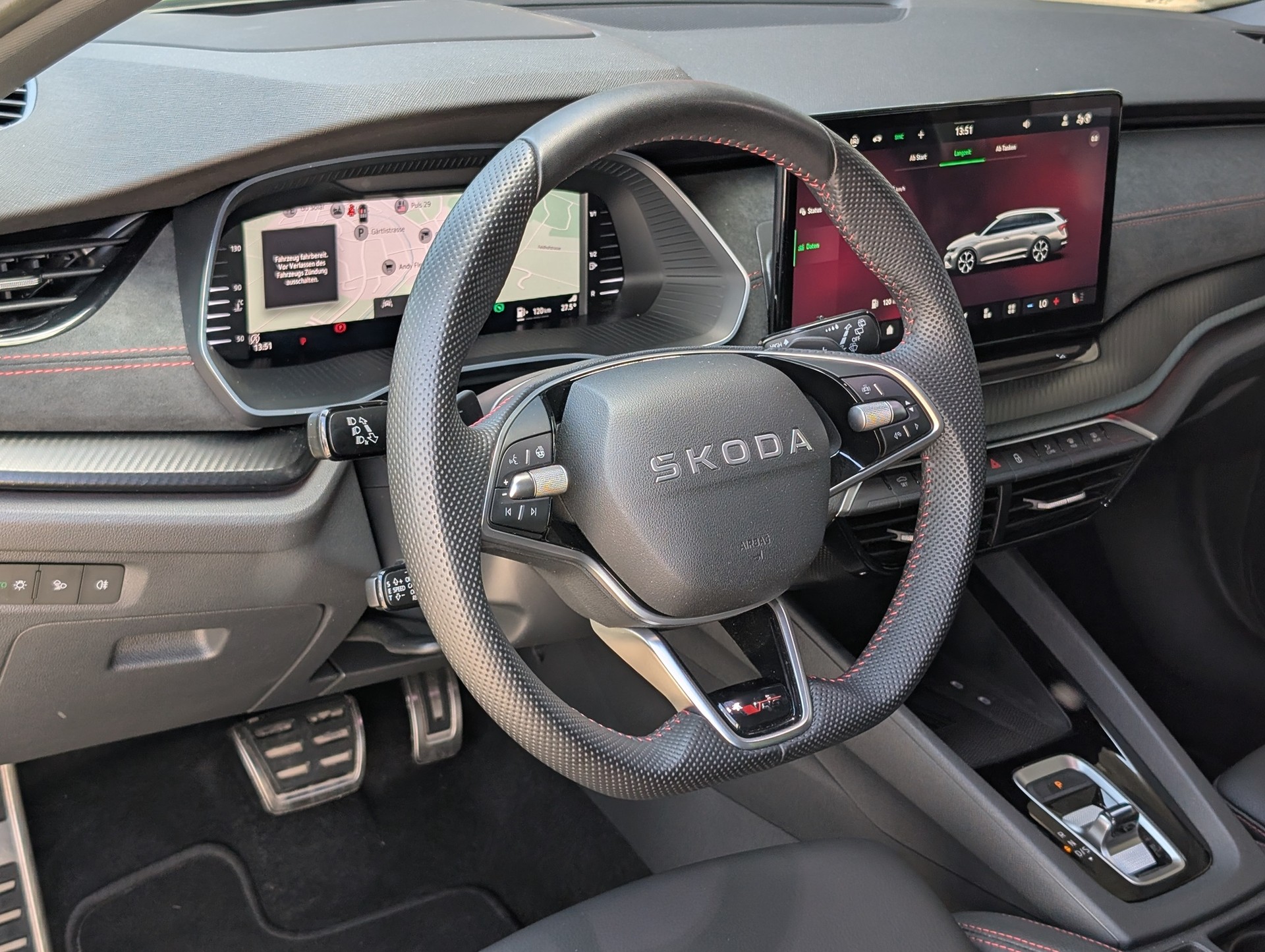 SKODA Octavia Combi 2.0 TSI DSG RS-image-16