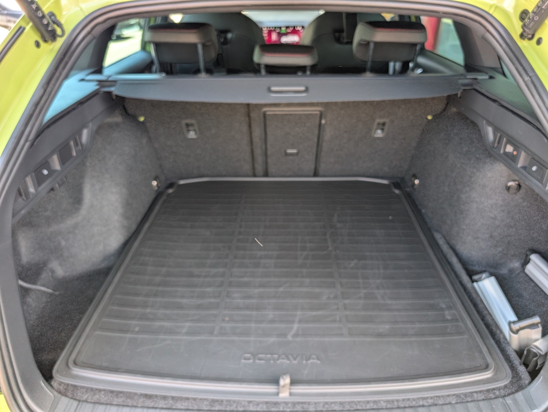 SKODA Octavia Combi 2.0 TSI DSG RS-image-8