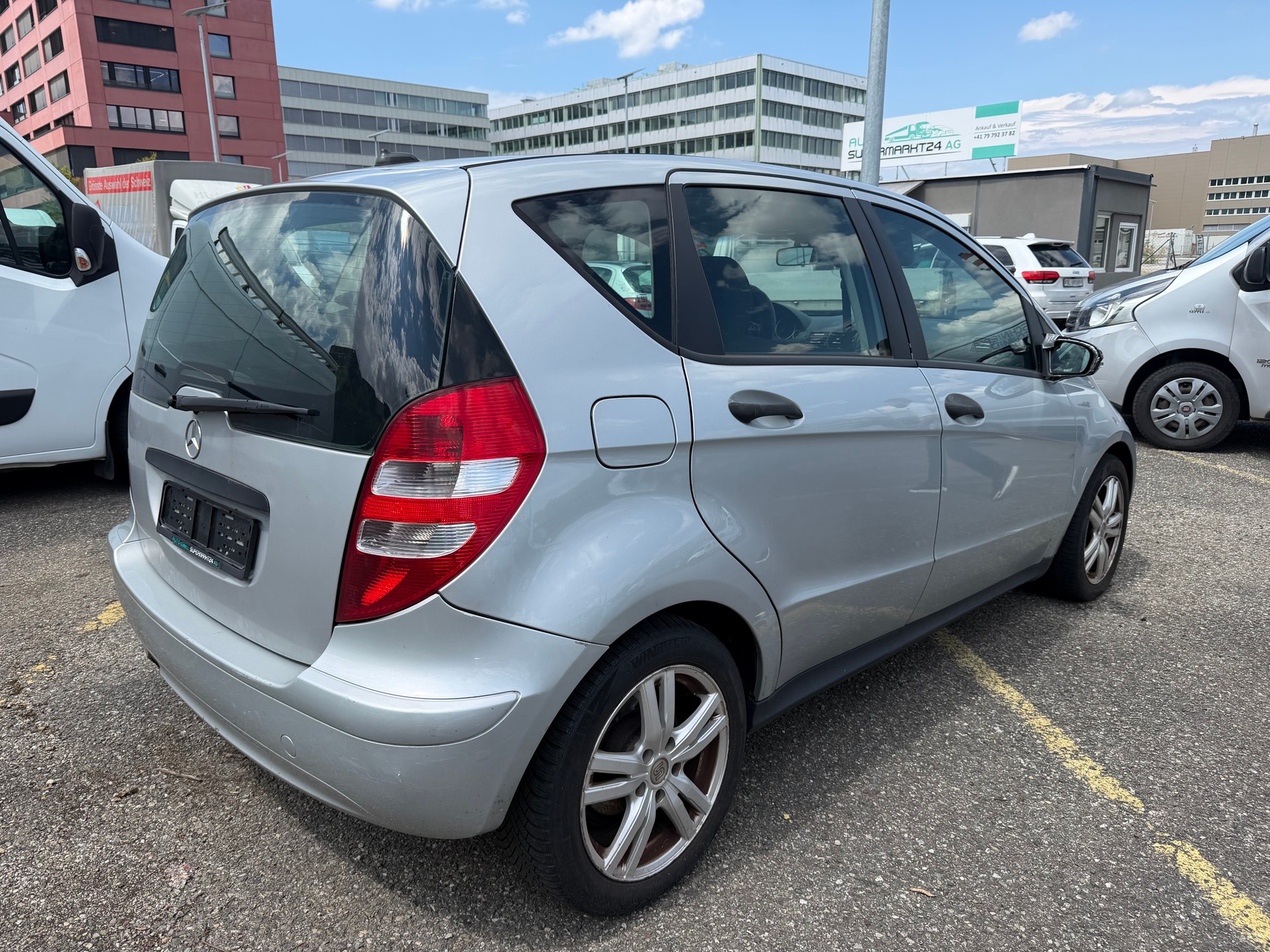 MERCEDES-BENZ A 200 Avantgarde-image-3