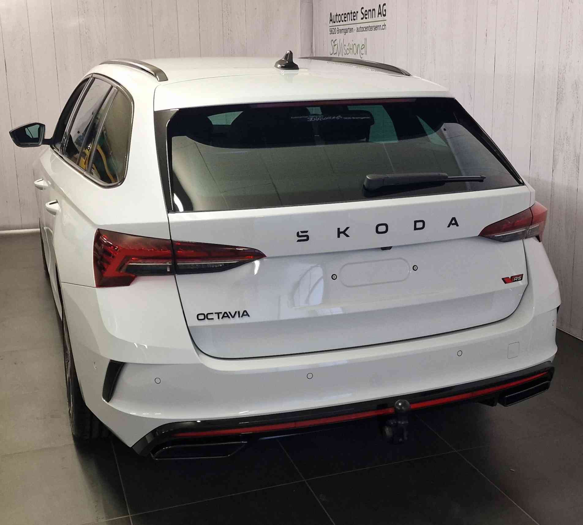 SKODA Octavia Combi 2.0 TSI DSG RS 30 Years Edition-image-20