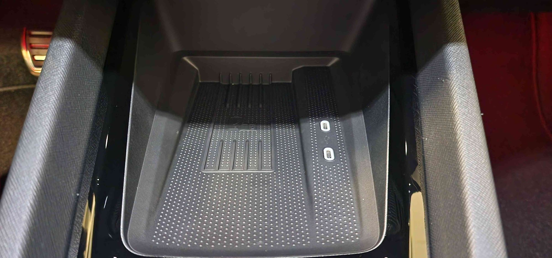 SKODA Octavia Combi 2.0 TSI DSG RS 30 Years Edition-image-11