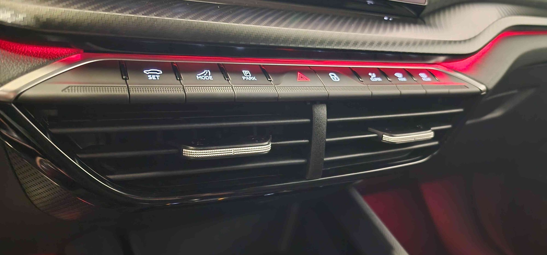 SKODA Octavia Combi 2.0 TSI DSG RS 30 Years Edition-image-9