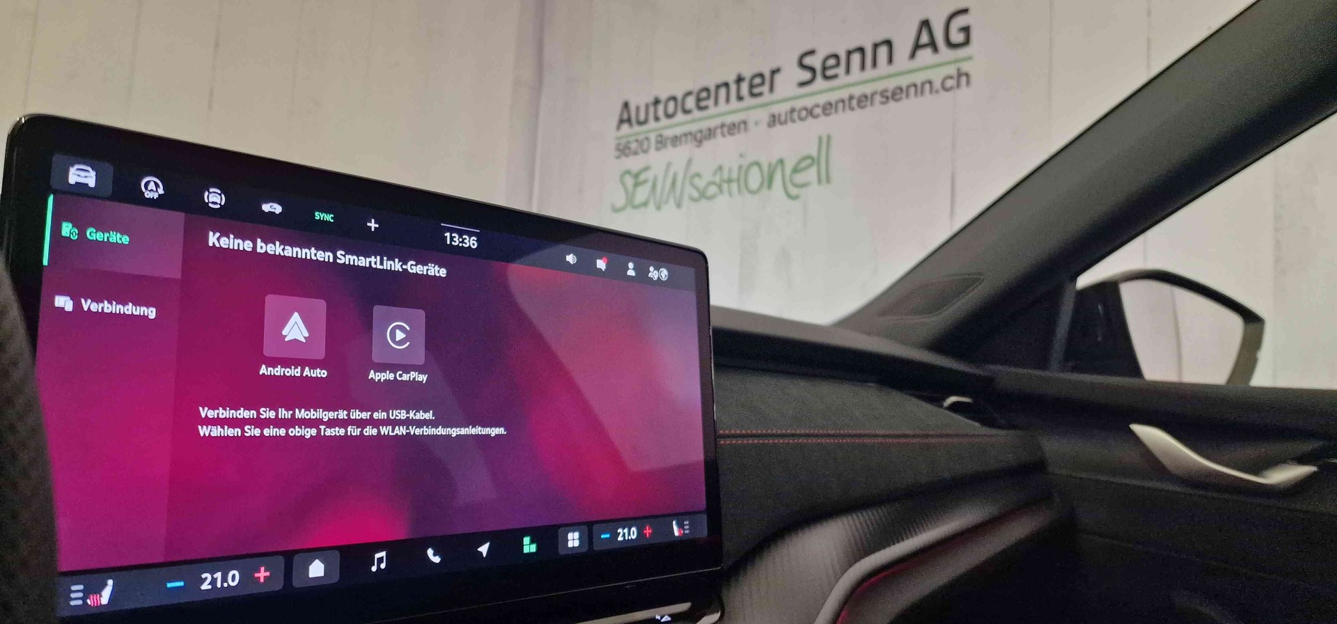 SKODA Octavia Combi 2.0 TSI DSG RS 30 Years Edition-image-10