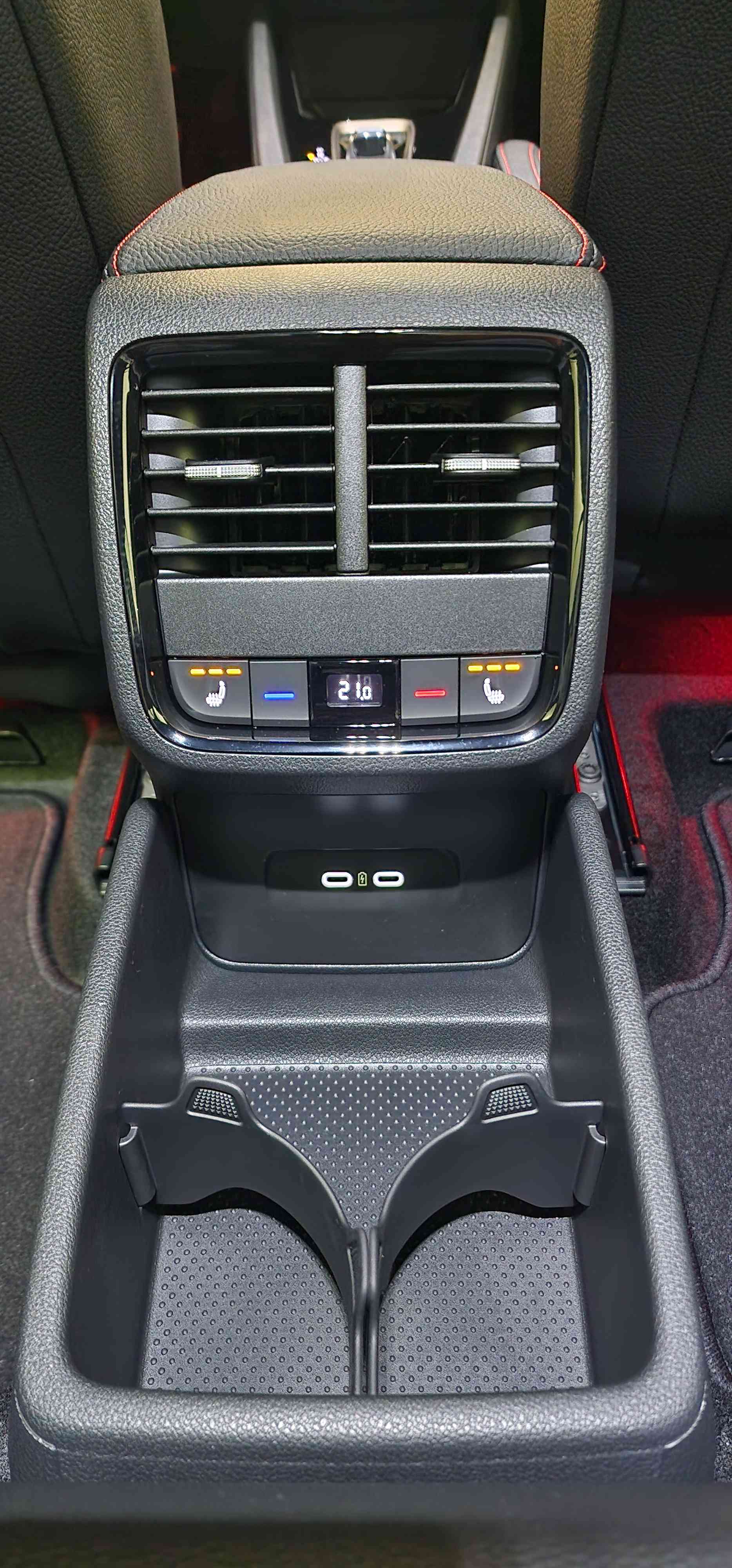 SKODA Octavia Combi 2.0 TSI DSG RS 30 Years Edition-image-14
