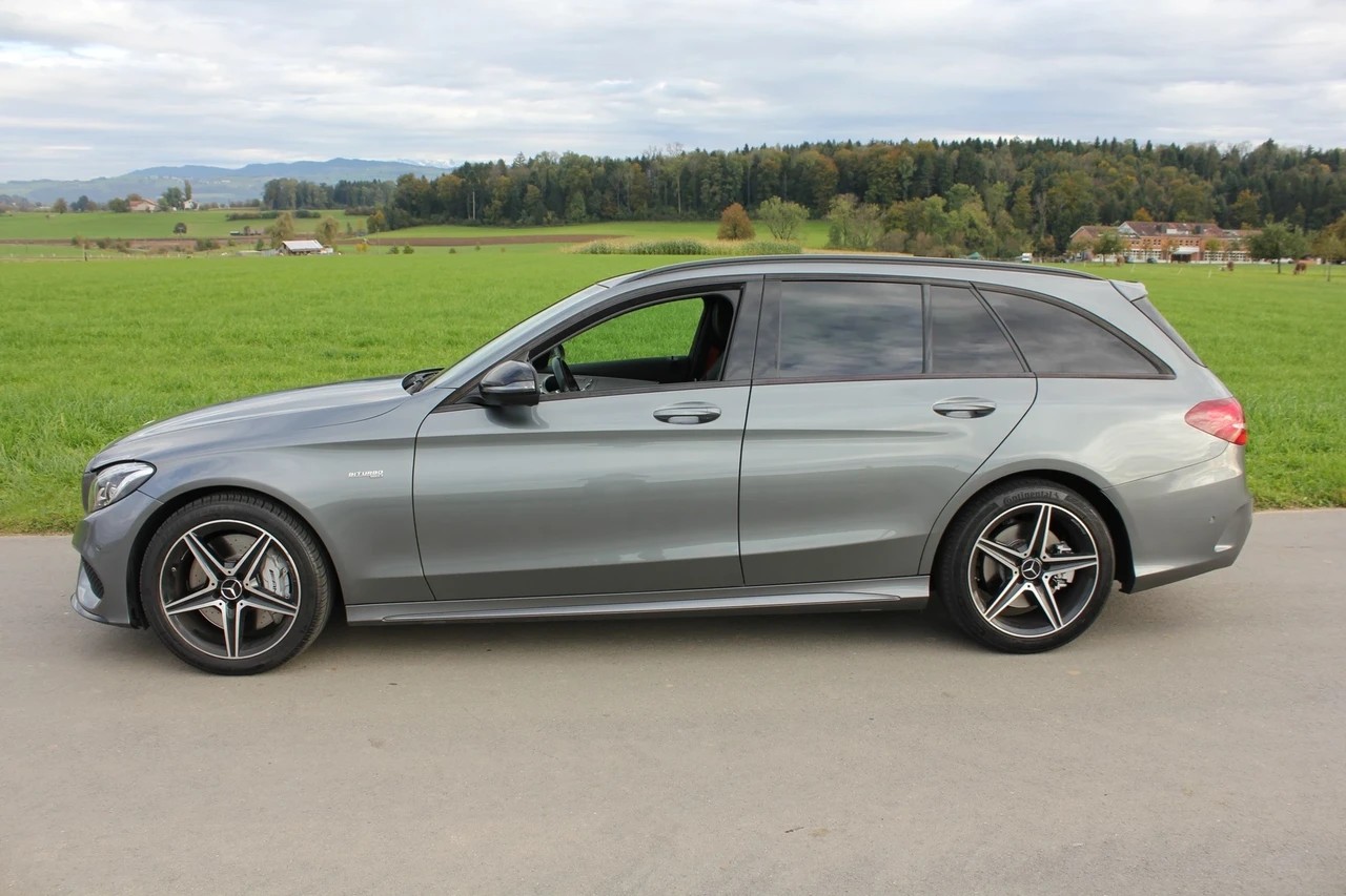 MERCEDES-BENZ C 43 AMG 4Matic 9G-Tronic-image-4