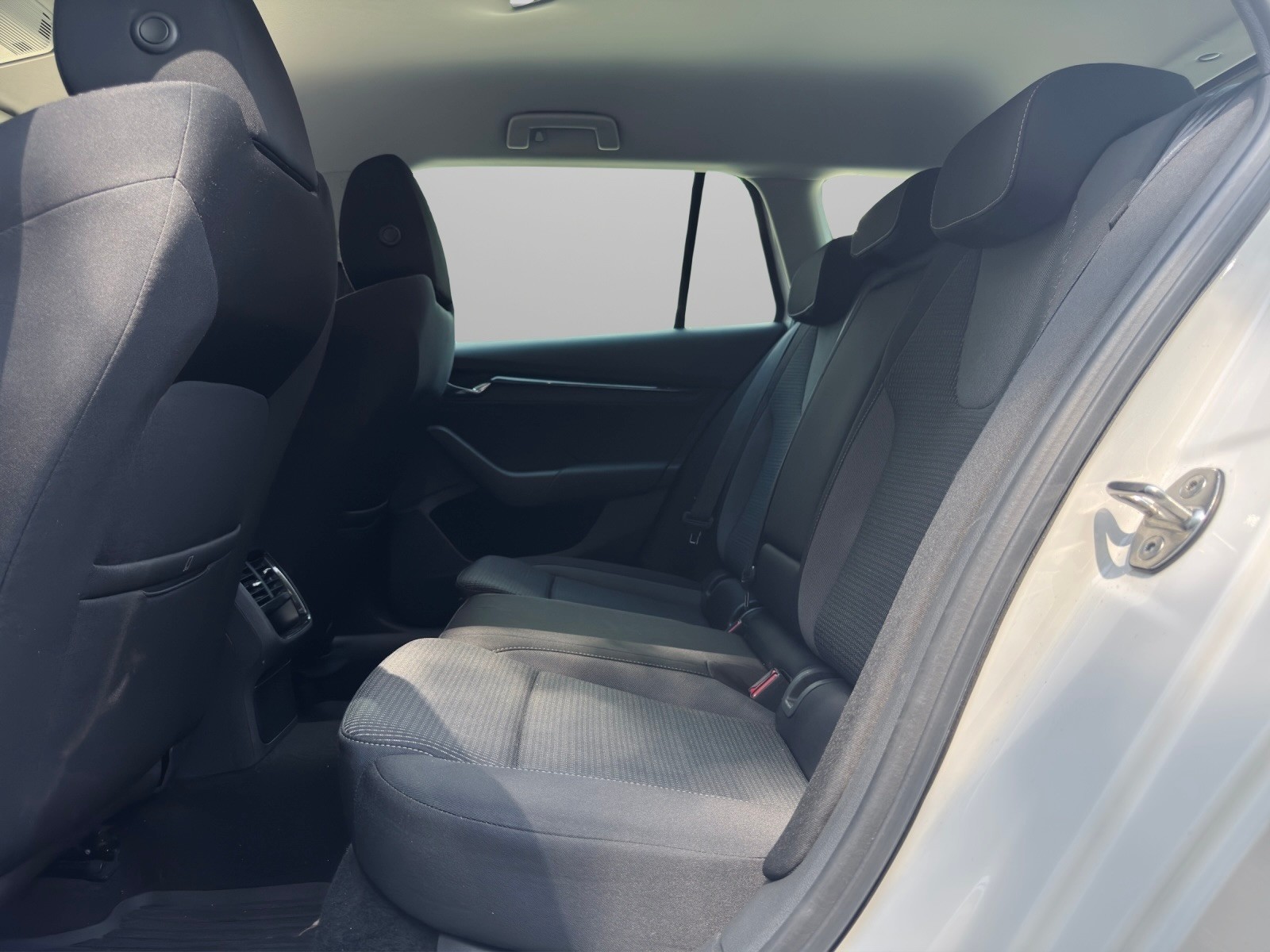 SKODA Octavia Combi 2.0 TDI DSG Ambition 4x4-image-10