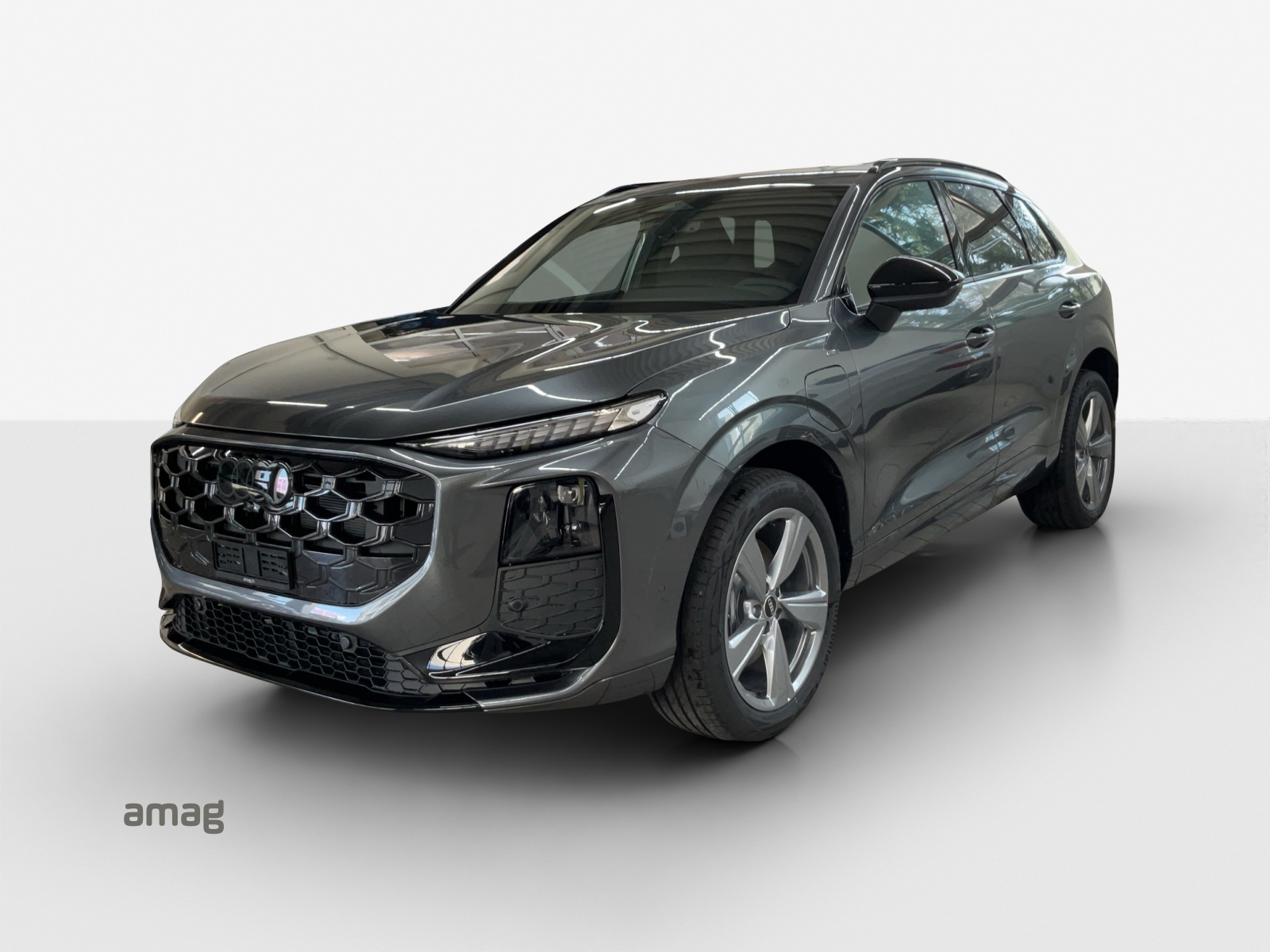 AUDI Q3 SUV e-hybrid 200 kW S tronig-image-0