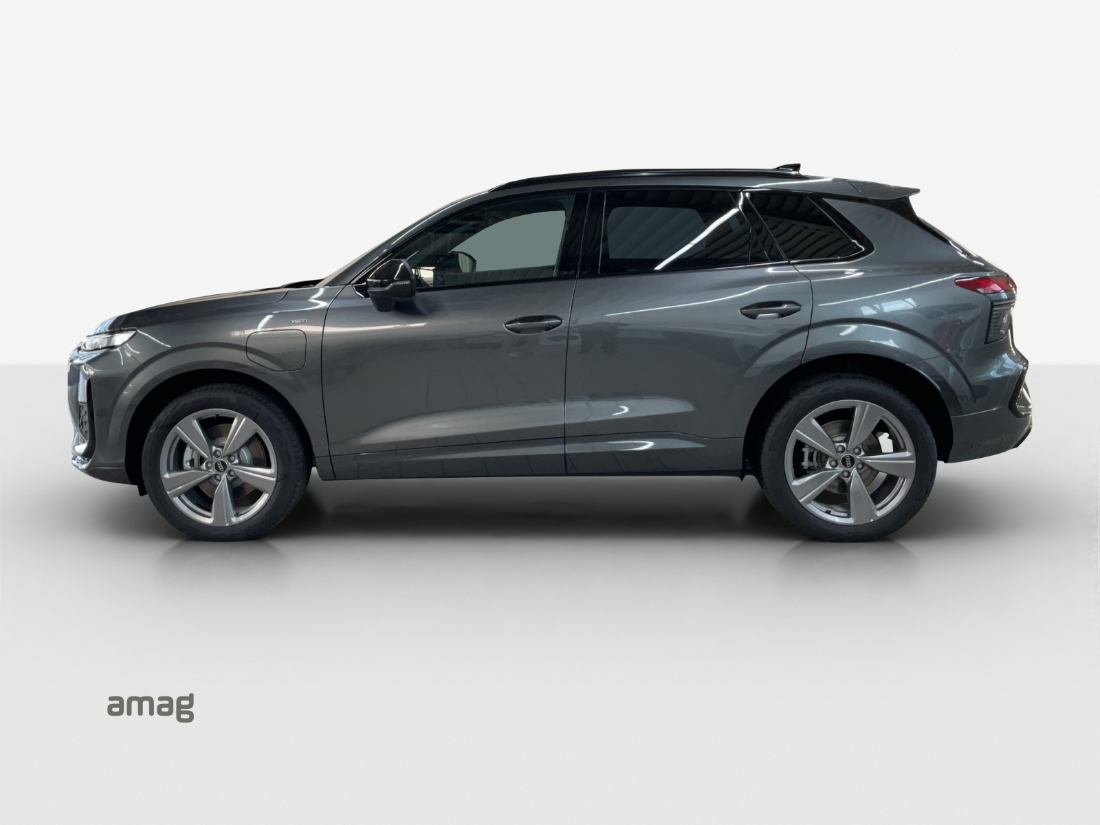 AUDI Q3 SUV e-hybrid 200 kW S tronig-image-1