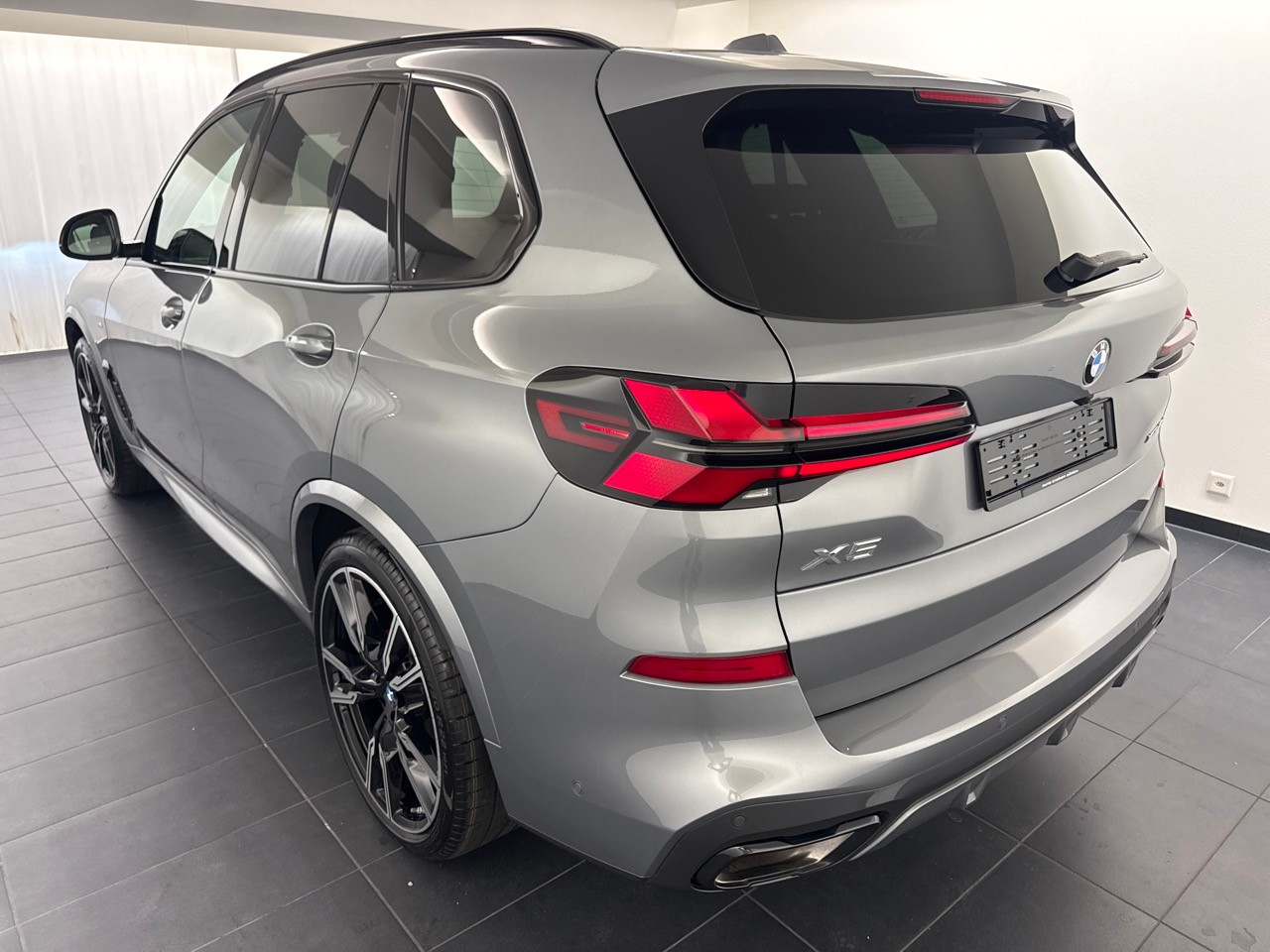 BMW X5 xD 48V 40d M Sport Pro '' inkl. AHK & Standheizung''-image-1