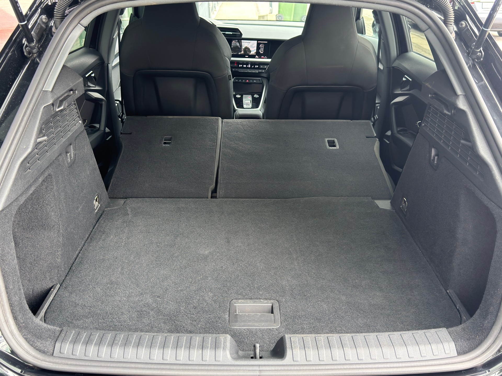 AUDI A3 Sportback 35 TFSI S line S-tronic-image-12