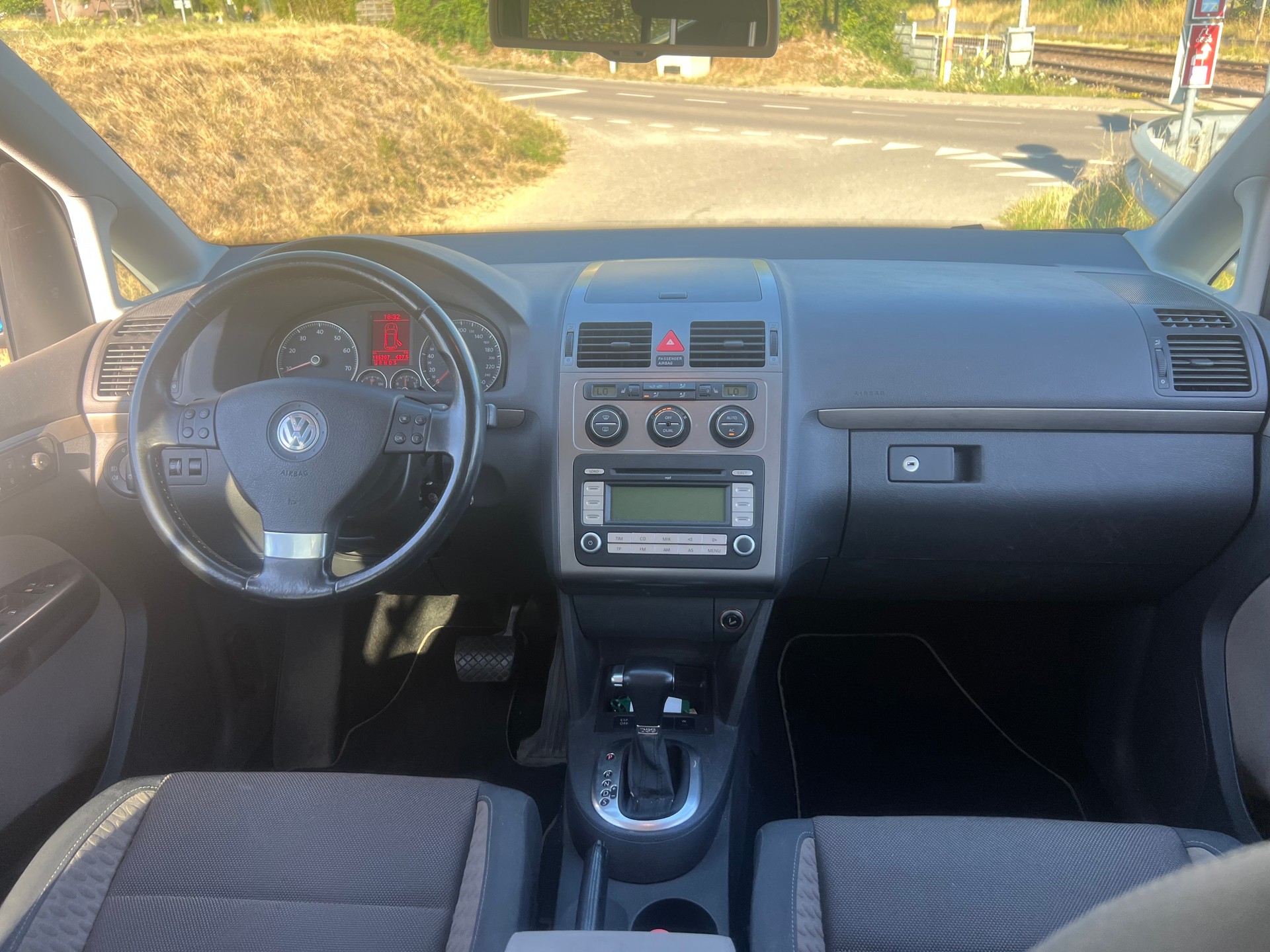 VW CrossTouran 1.4 TSI DSG-image-9