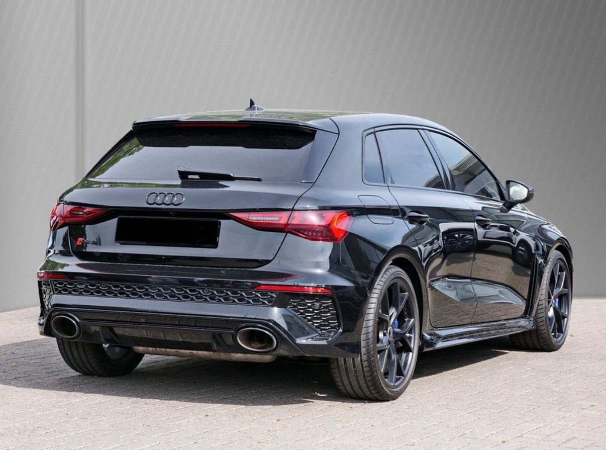 AUDI RS3 Sportback 2.5 TSI quattro S-tronic-image-2