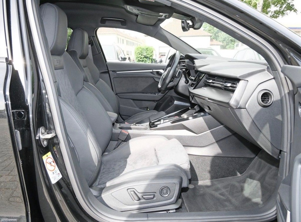 AUDI RS3 Sportback 2.5 TSI quattro S-tronic-image-4