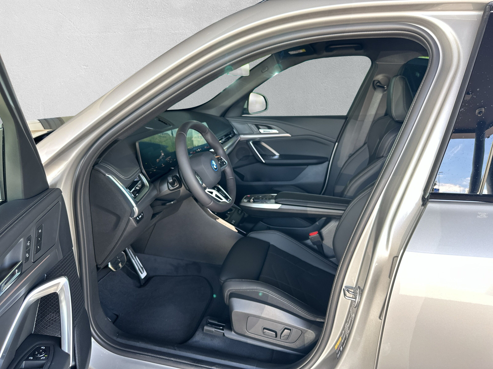 BMW iX1 xDrive 30 M Sport-image-10