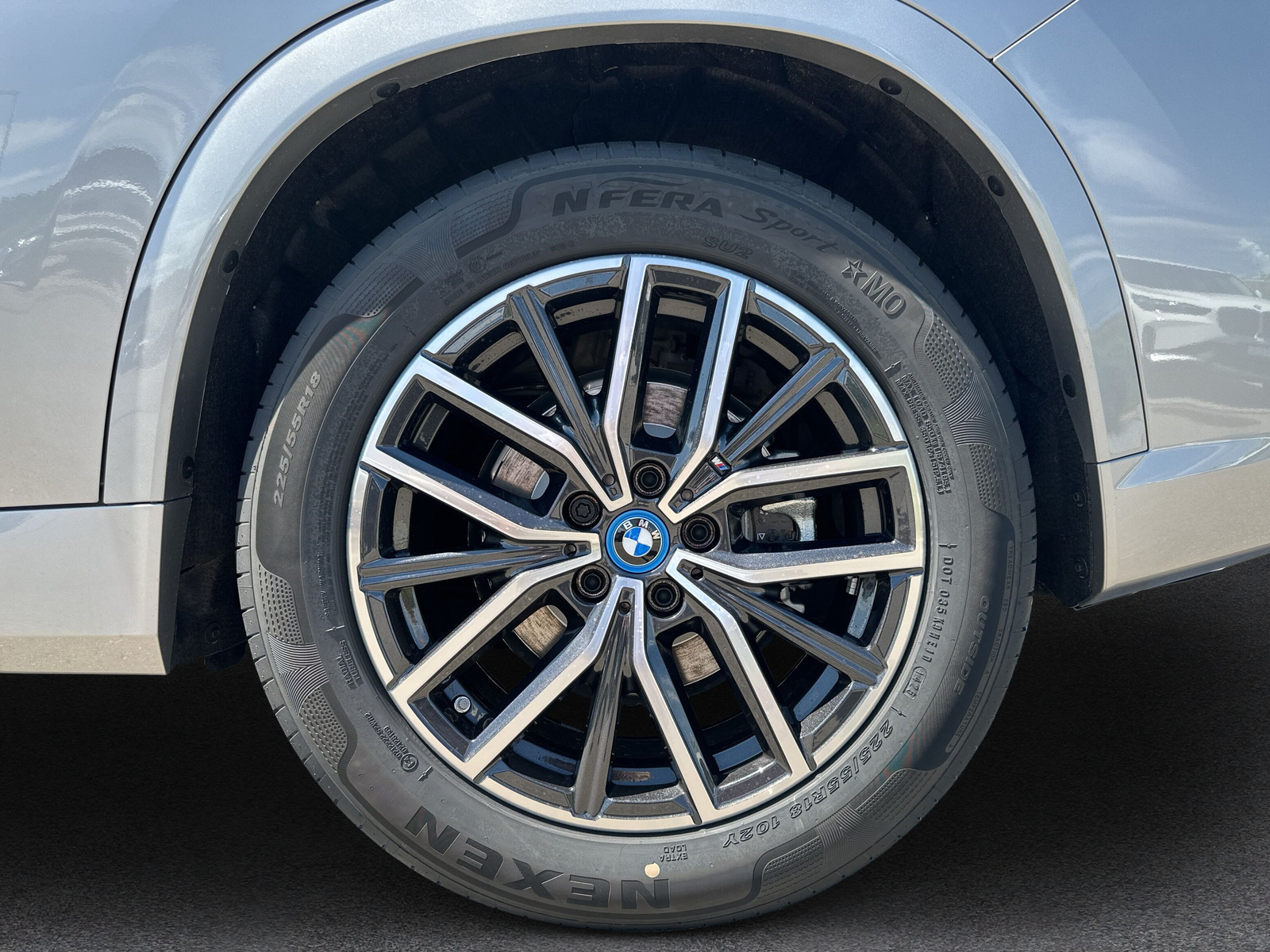 BMW iX1 xDrive 30 M Sport-image-8