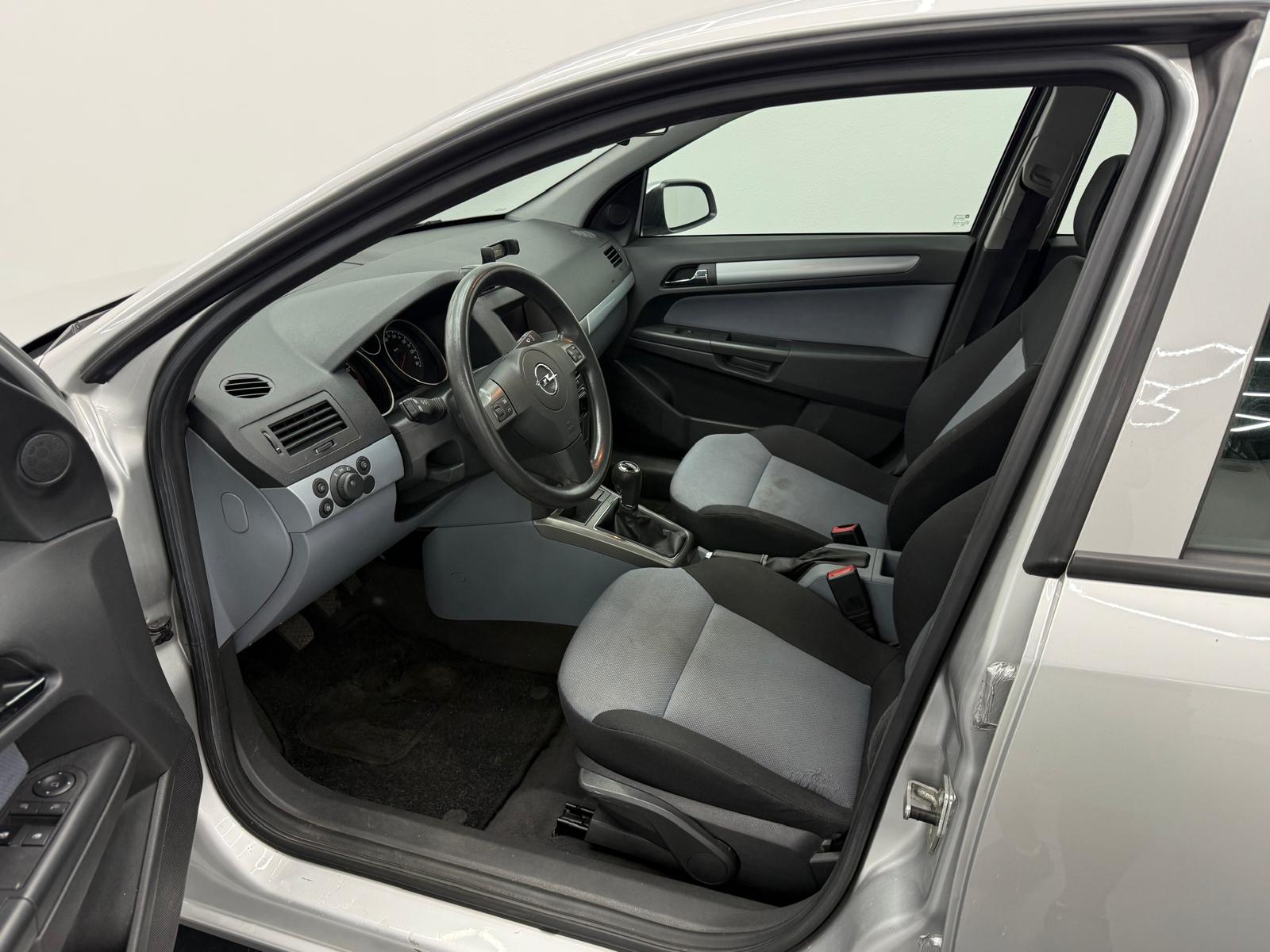 OPEL Astra Caravan 1.8i 16V Silverline-image-7