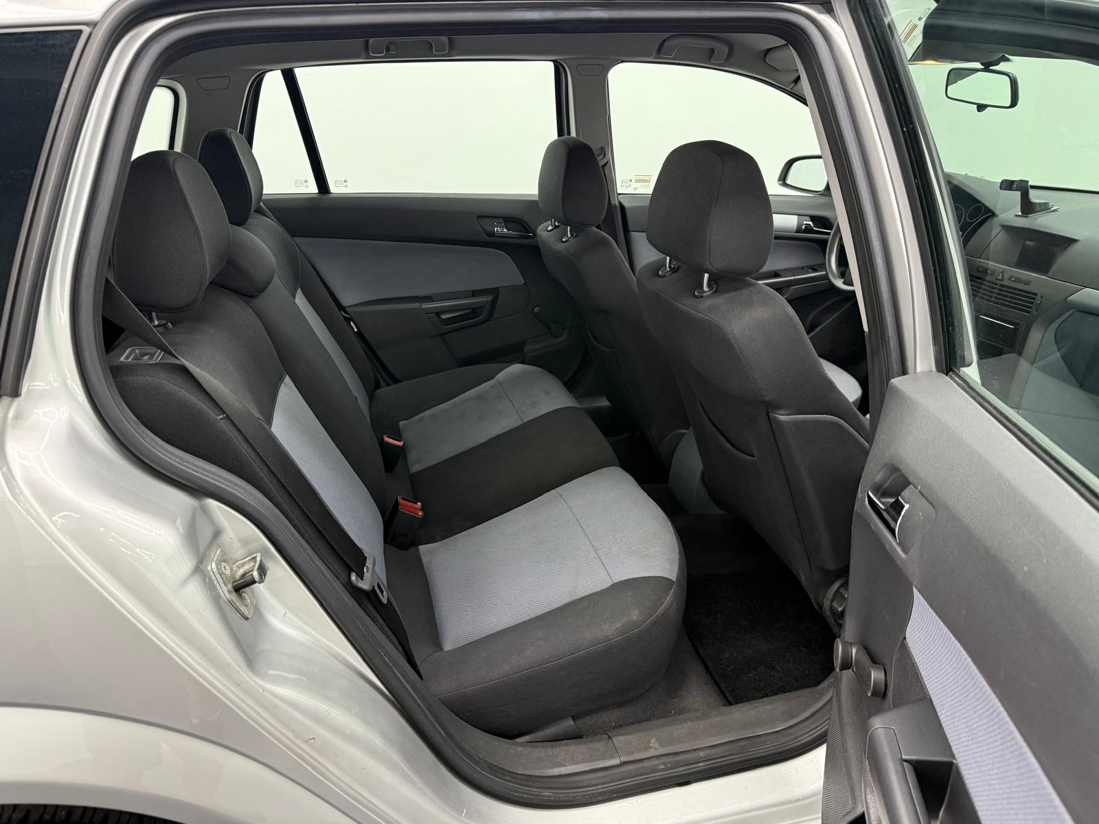 OPEL Astra Caravan 1.8i 16V Silverline-image-10