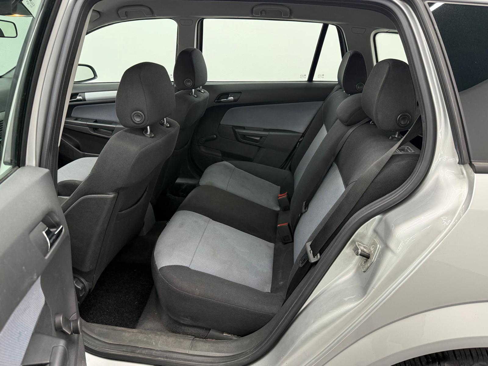 OPEL Astra Caravan 1.8i 16V Silverline-image-9