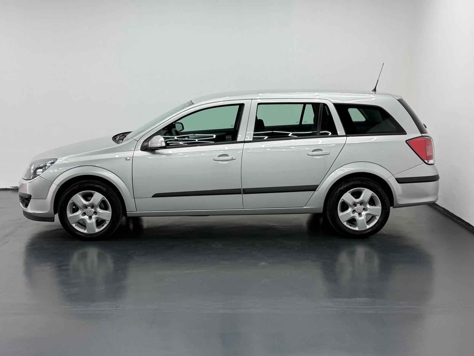 OPEL Astra Caravan 1.8i 16V Silverline-image-2