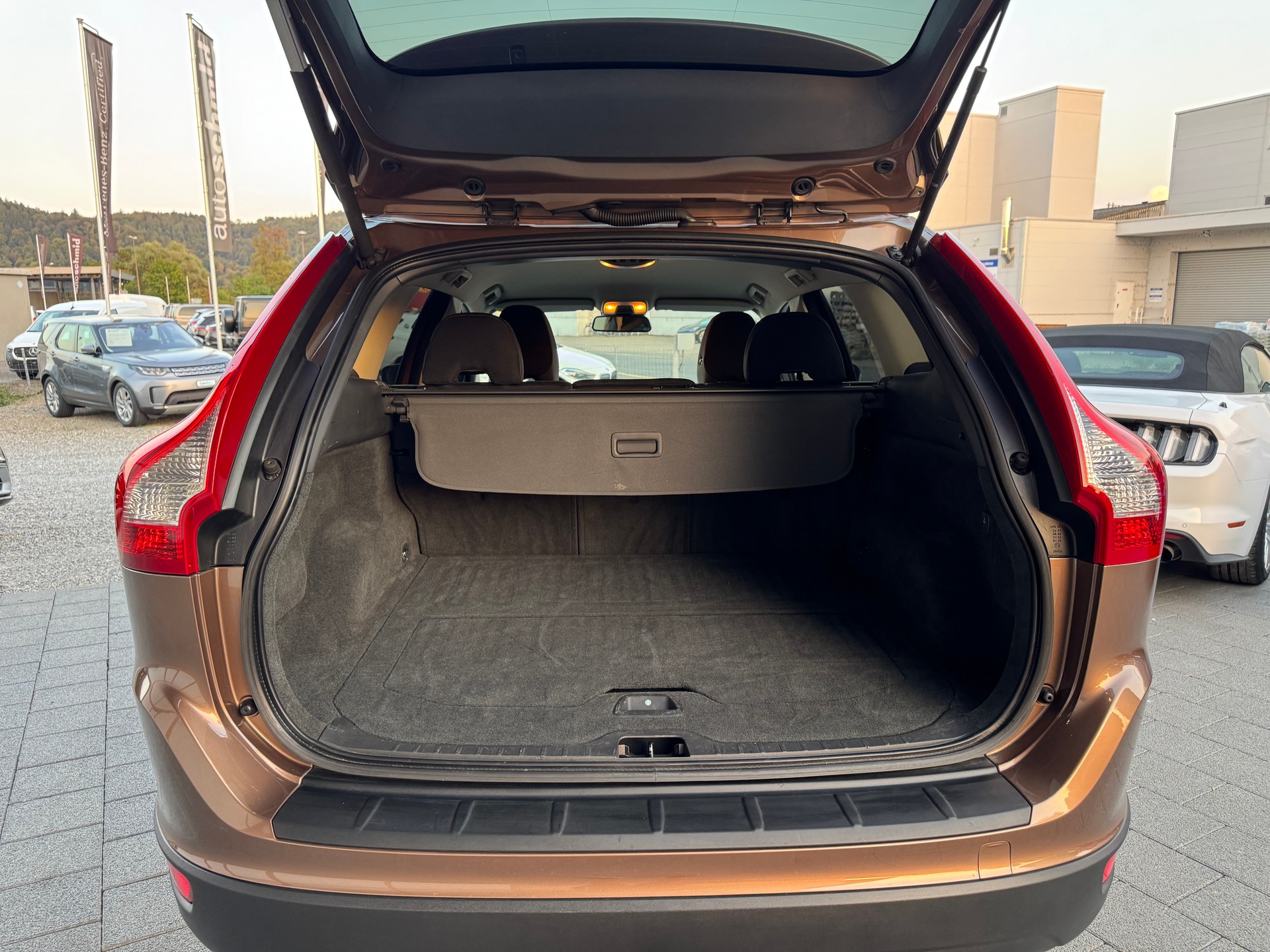 VOLVO XC60 2.4D AWD Summum Geartronic-image-13