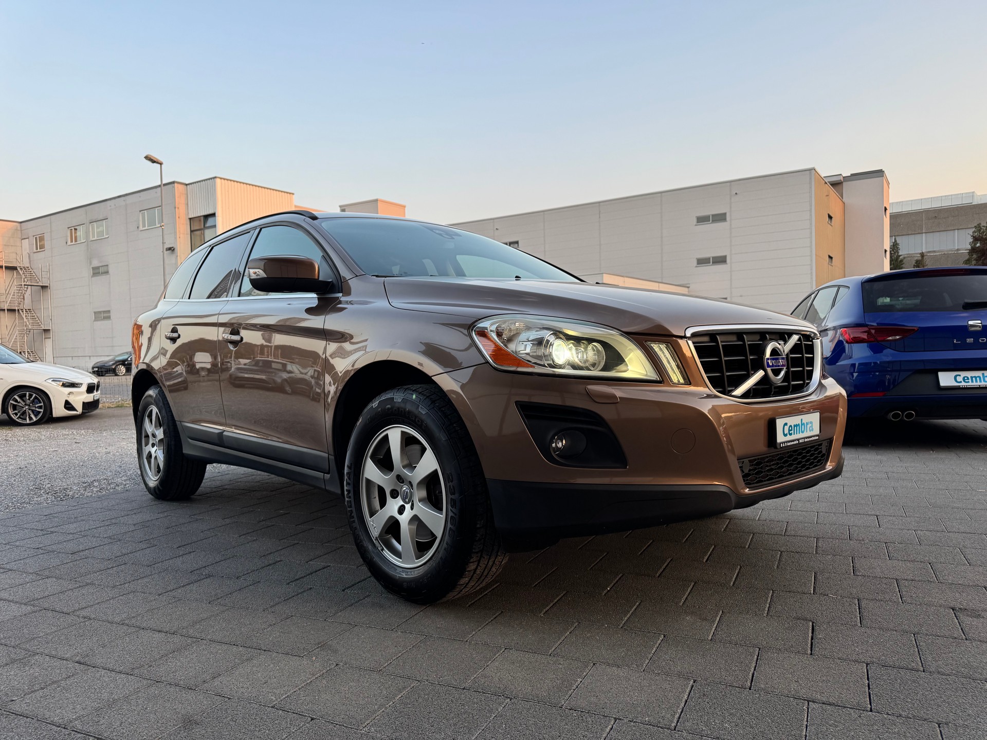 VOLVO XC60 2.4D AWD Summum Geartronic-image-2