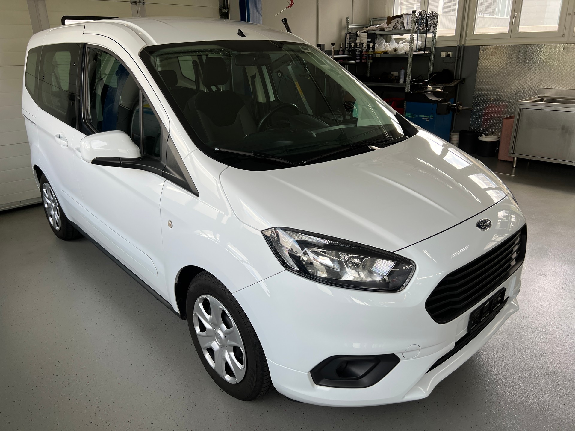 FORD Tourneo Courier 1.0 SCTi Trend-image-1