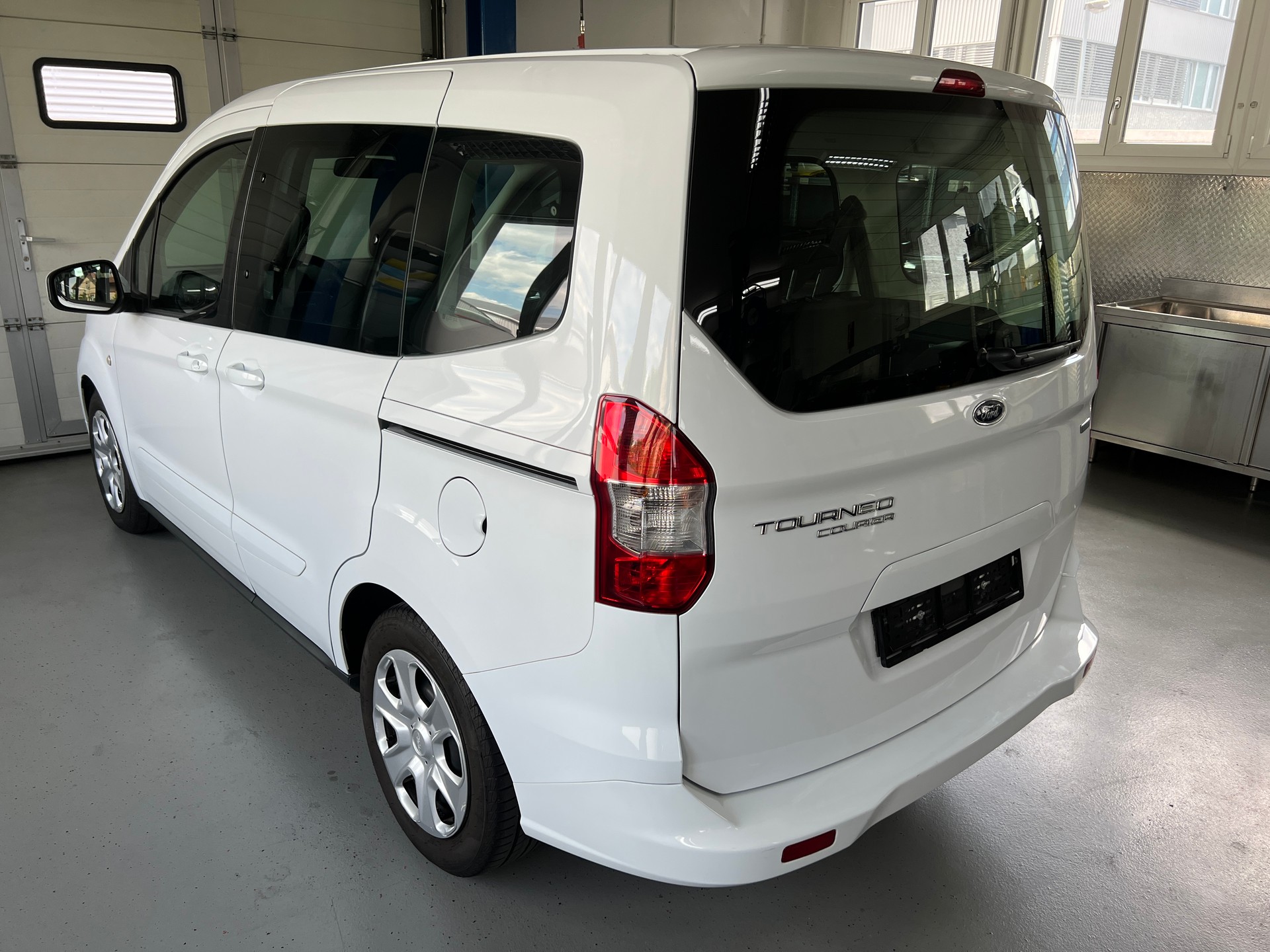 FORD Tourneo Courier 1.0 SCTi Trend-image-2