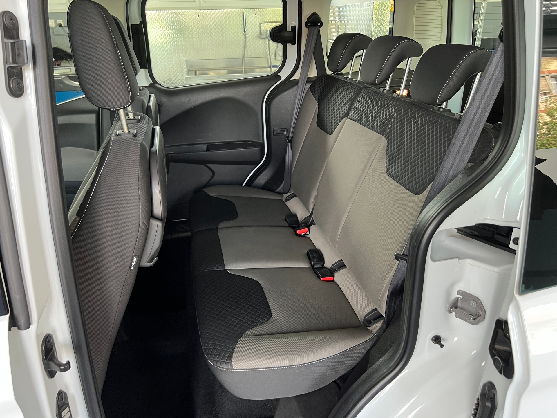 FORD Tourneo Courier 1.0 SCTi Trend-image-8