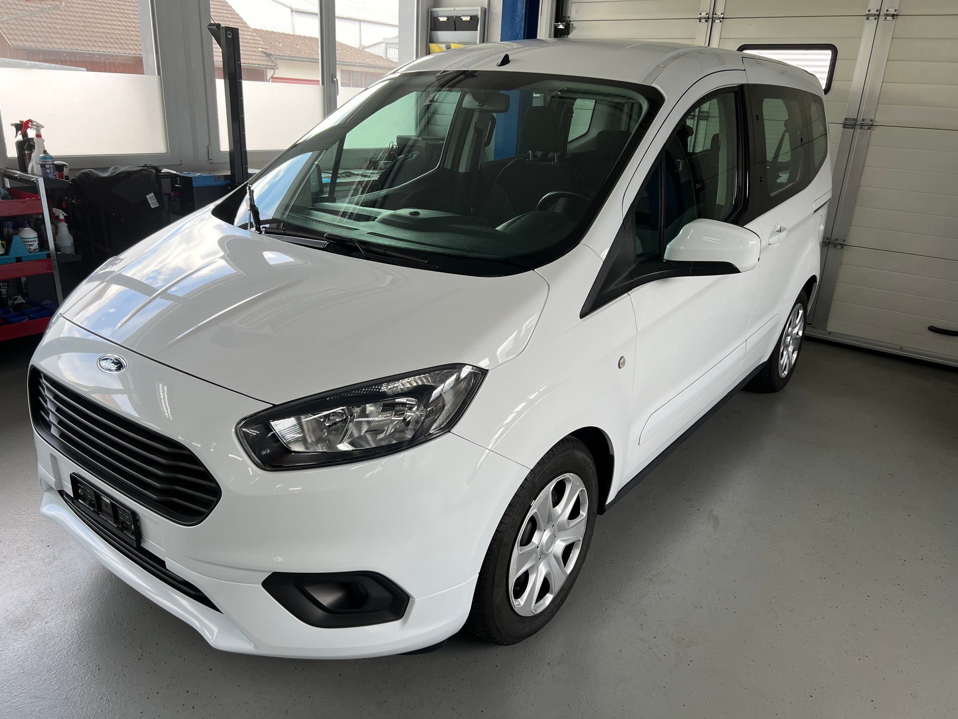 FORD Tourneo Courier 1.0 SCTi Trend-image-0