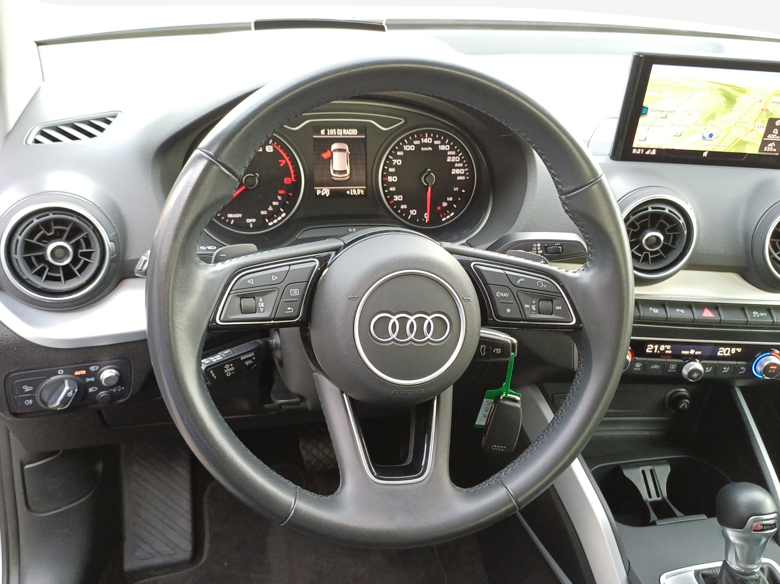 AUDI Q2 2.0 TFSI sport quattro S-tronic-image-9