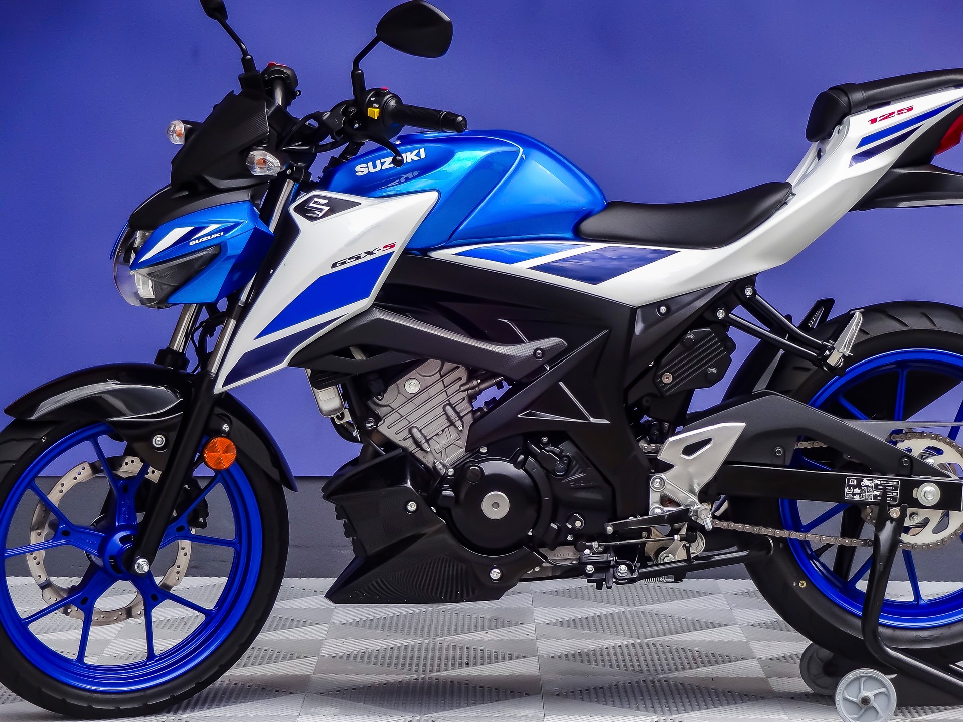 SUZUKI GSX-S 125-showroom-element-2