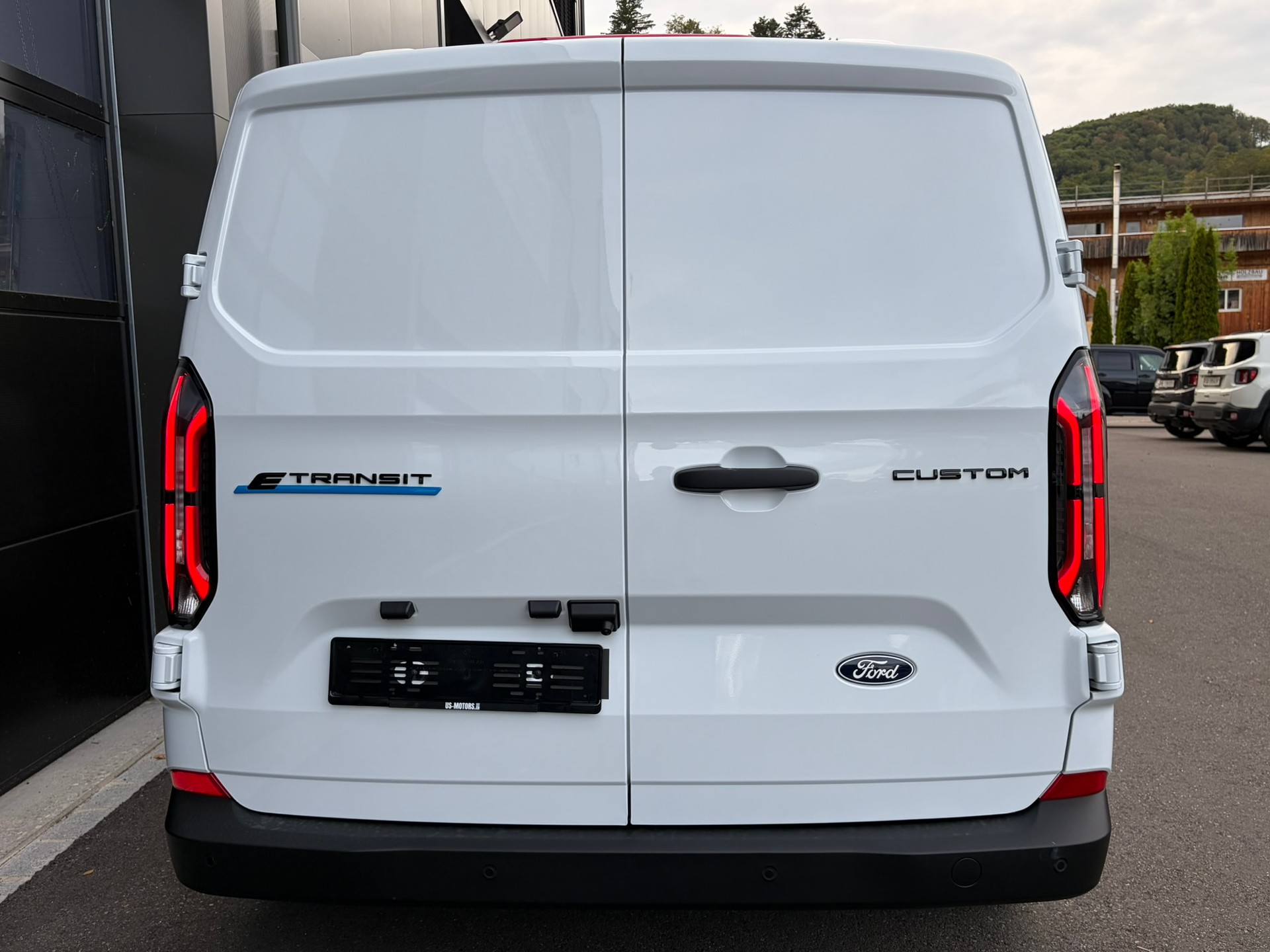 FORD Transit Custom Van 320 L1H1 83kWh Trend-image-5
