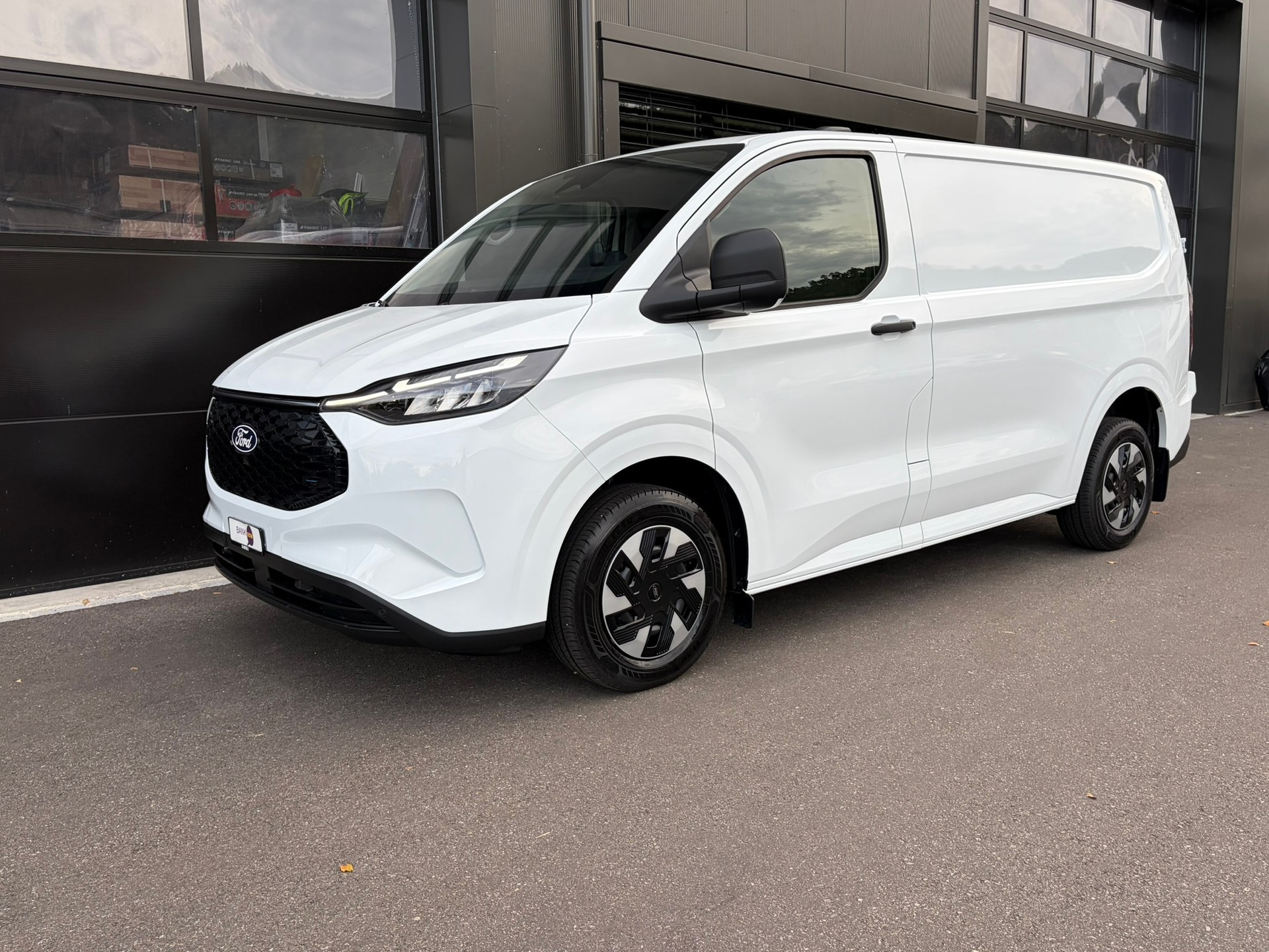FORD Transit Custom Van 320 L1H1 83kWh Trend-image-2